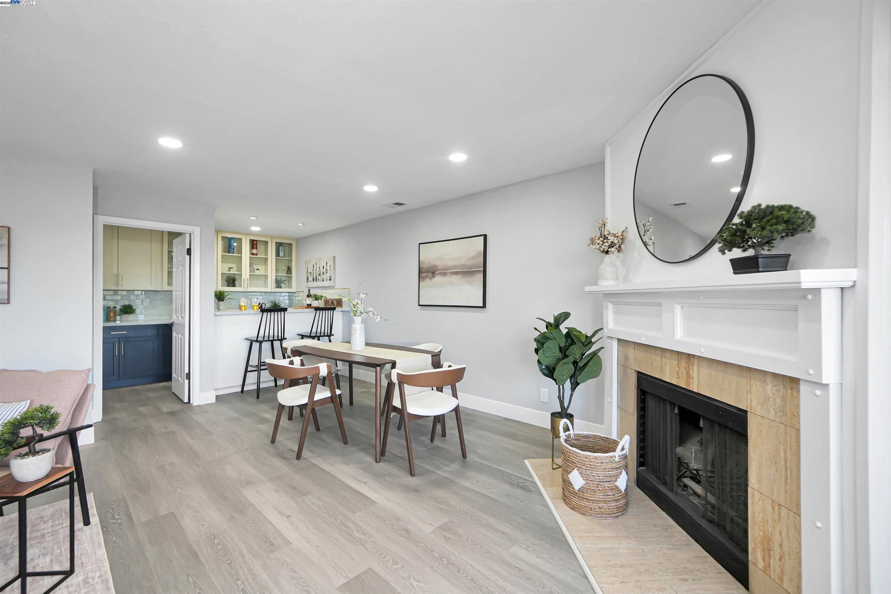 Detail Gallery Image 17 of 55 For 26937 Hayward Blvd #217,  Hayward,  CA 94542 - 3 Beds | 2 Baths