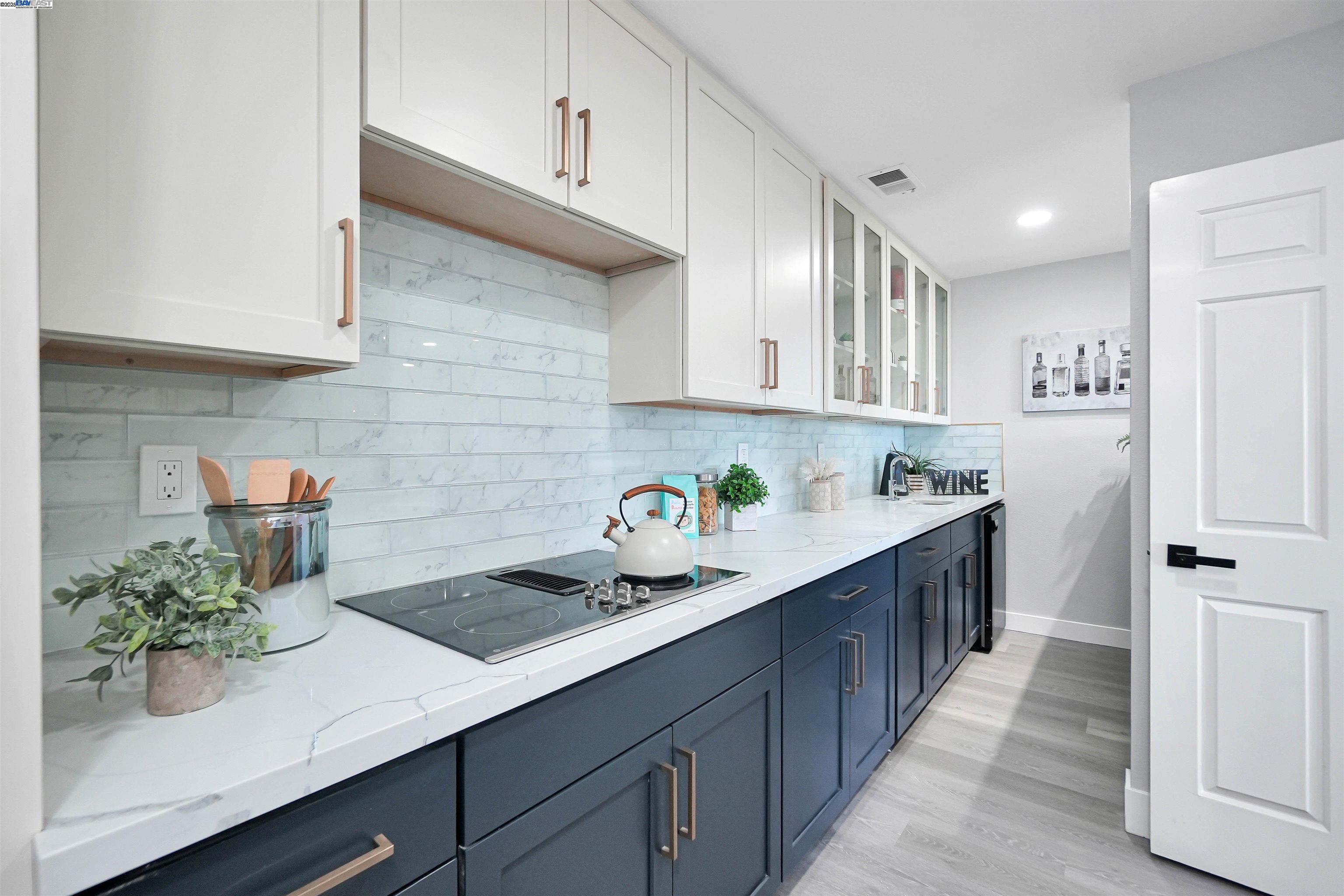 Detail Gallery Image 25 of 55 For 26937 Hayward Blvd #217,  Hayward,  CA 94542 - 3 Beds | 2 Baths