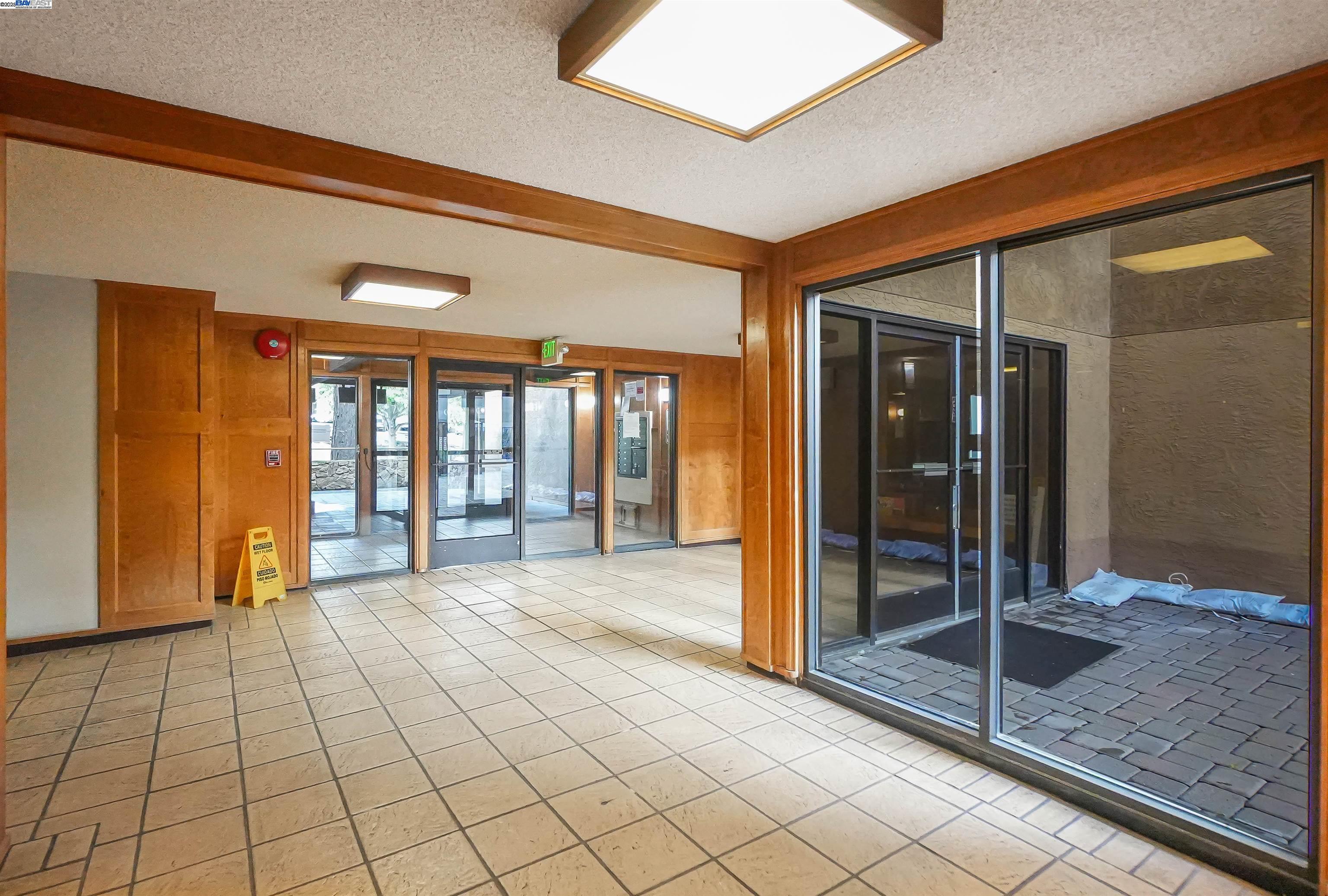 Detail Gallery Image 6 of 55 For 26937 Hayward Blvd #217,  Hayward,  CA 94542 - 3 Beds | 2 Baths