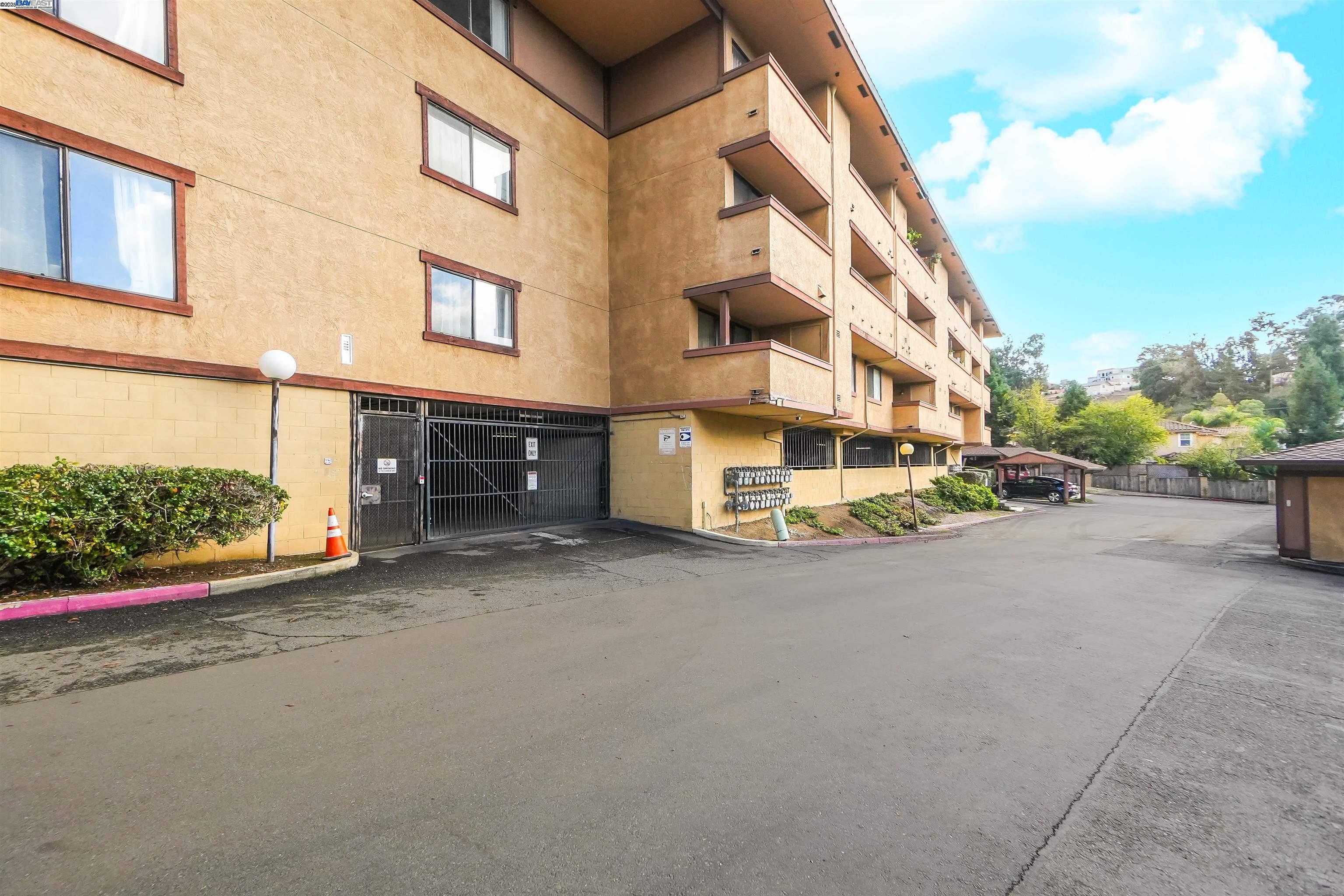 Detail Gallery Image 51 of 55 For 26937 Hayward Blvd #217,  Hayward,  CA 94542 - 3 Beds | 2 Baths