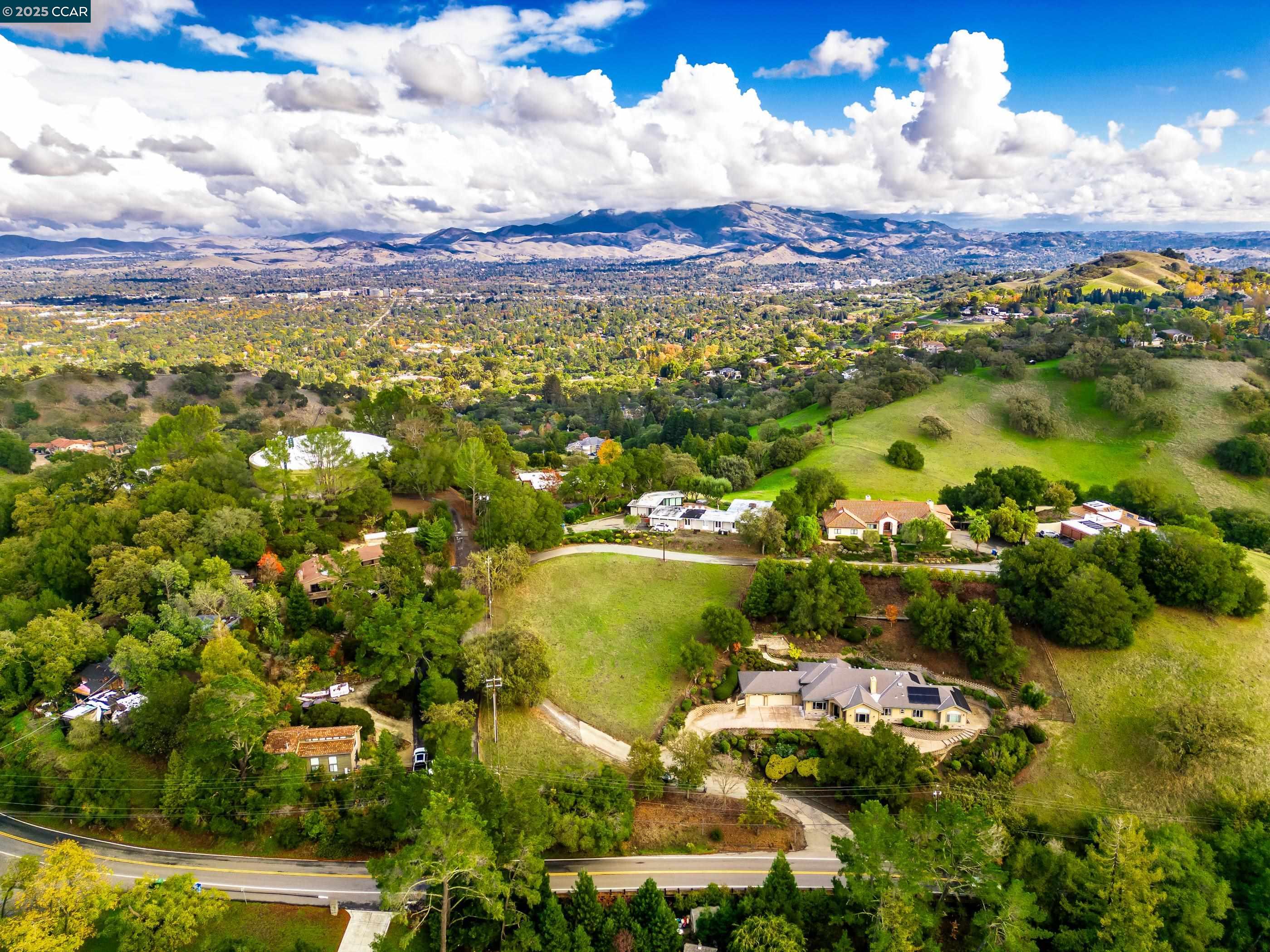 Detail Gallery Image 3 of 10 For 8 Gable Lane, Lafayette,  CA 94549 - – Beds | – Baths