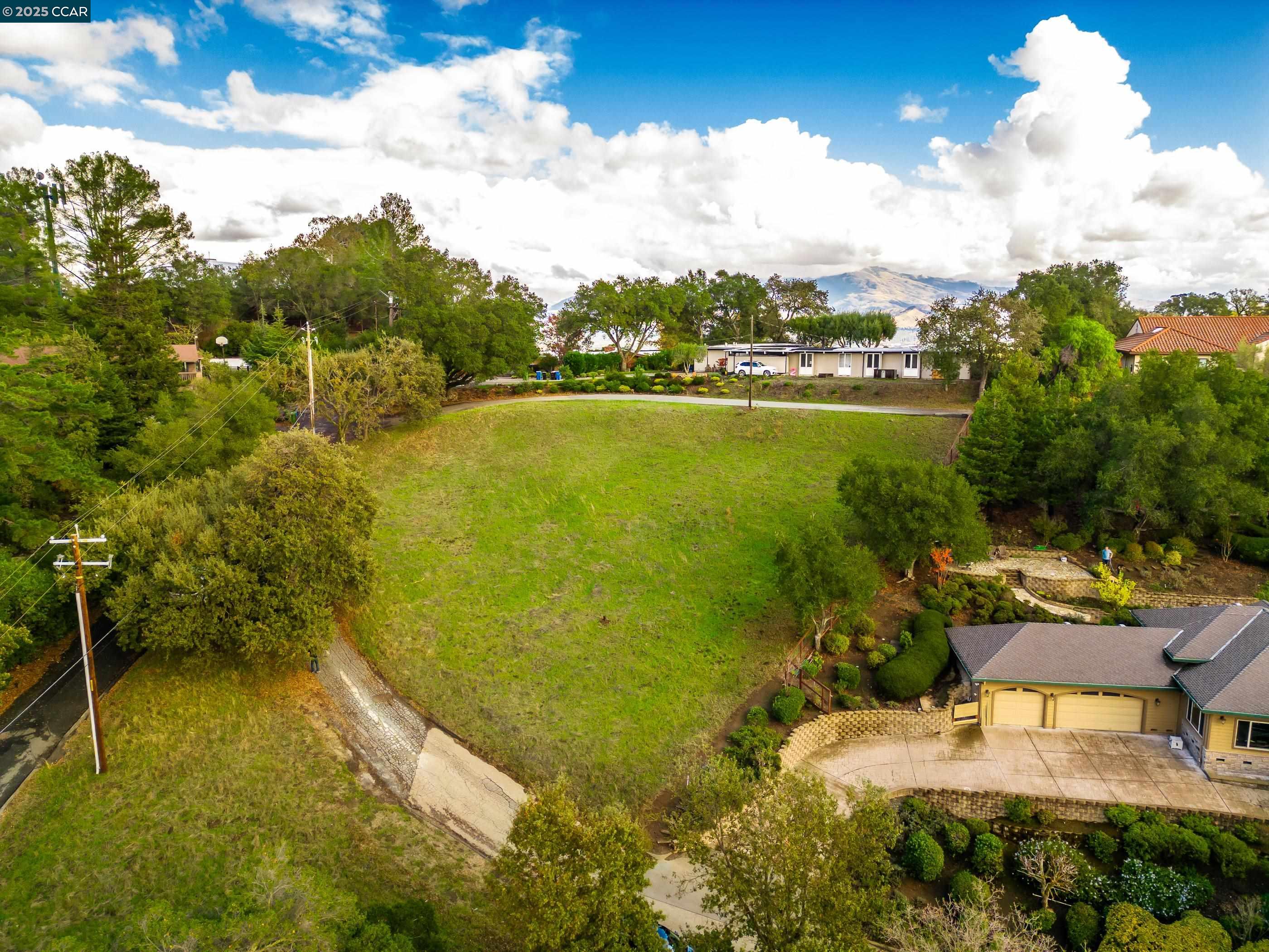Detail Gallery Image 4 of 10 For 8 Gable Lane, Lafayette,  CA 94549 - – Beds | – Baths