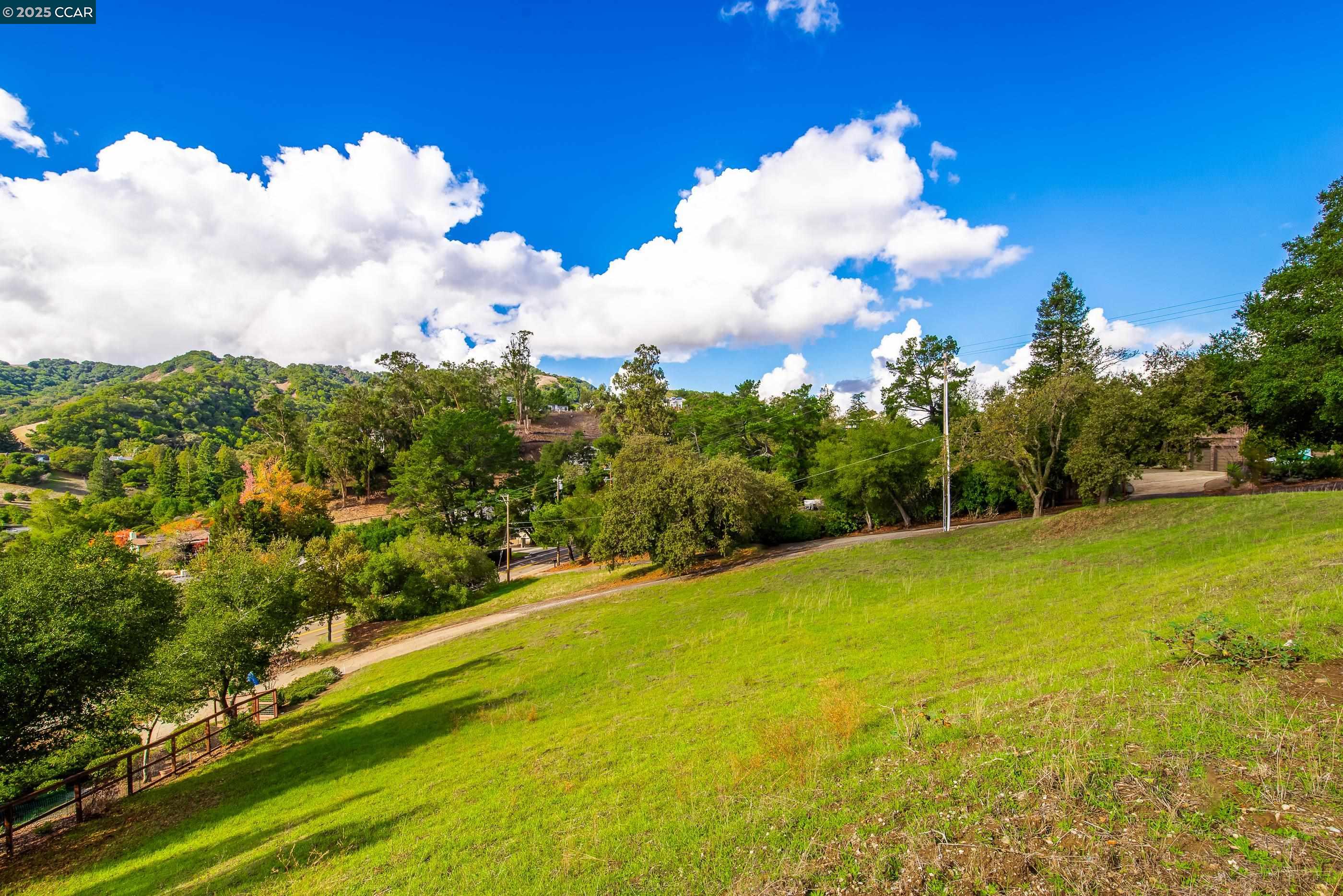 Detail Gallery Image 6 of 10 For 8 Gable Lane, Lafayette,  CA 94549 - – Beds | – Baths