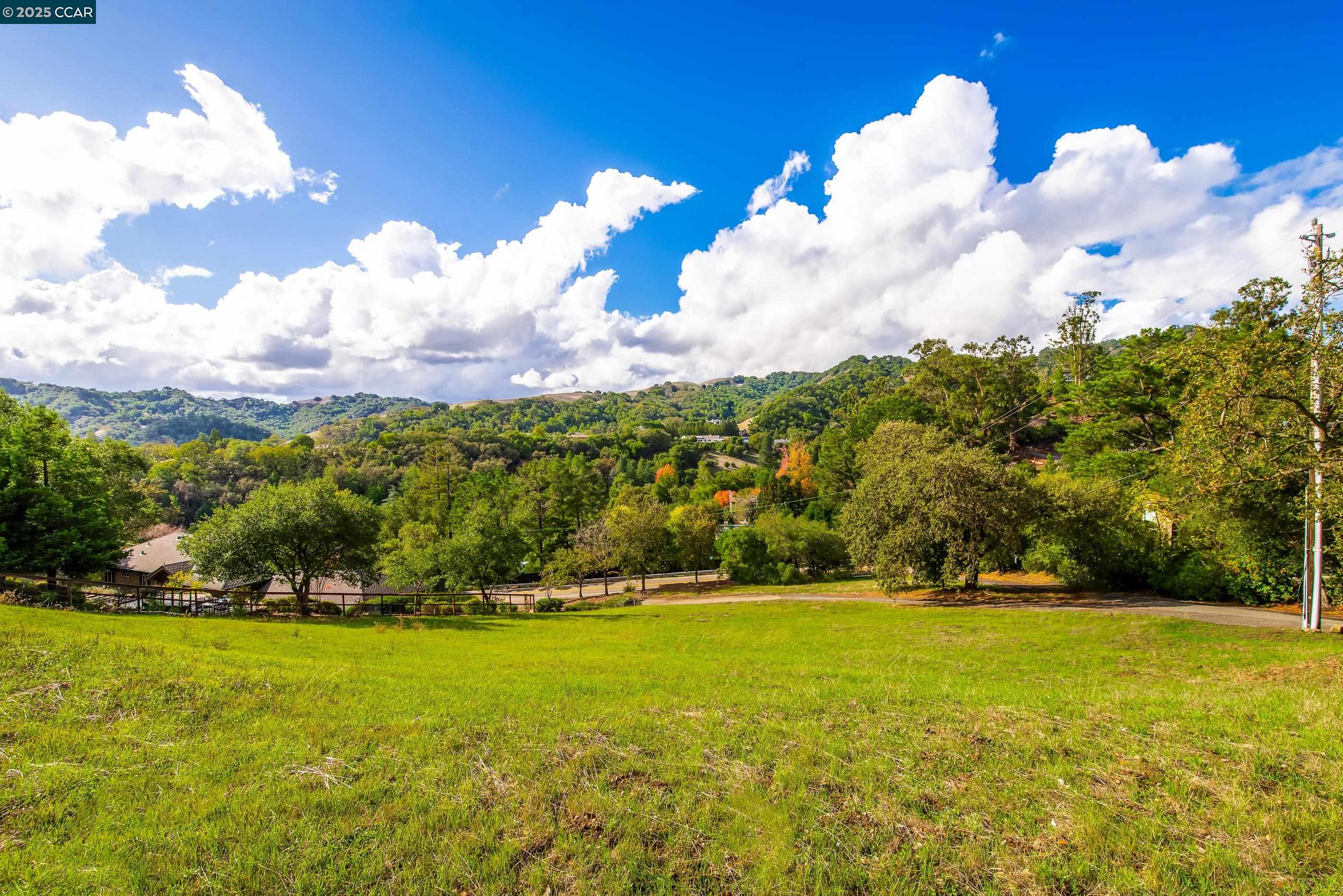 Detail Gallery Image 7 of 10 For 8 Gable Lane, Lafayette,  CA 94549 - – Beds | – Baths