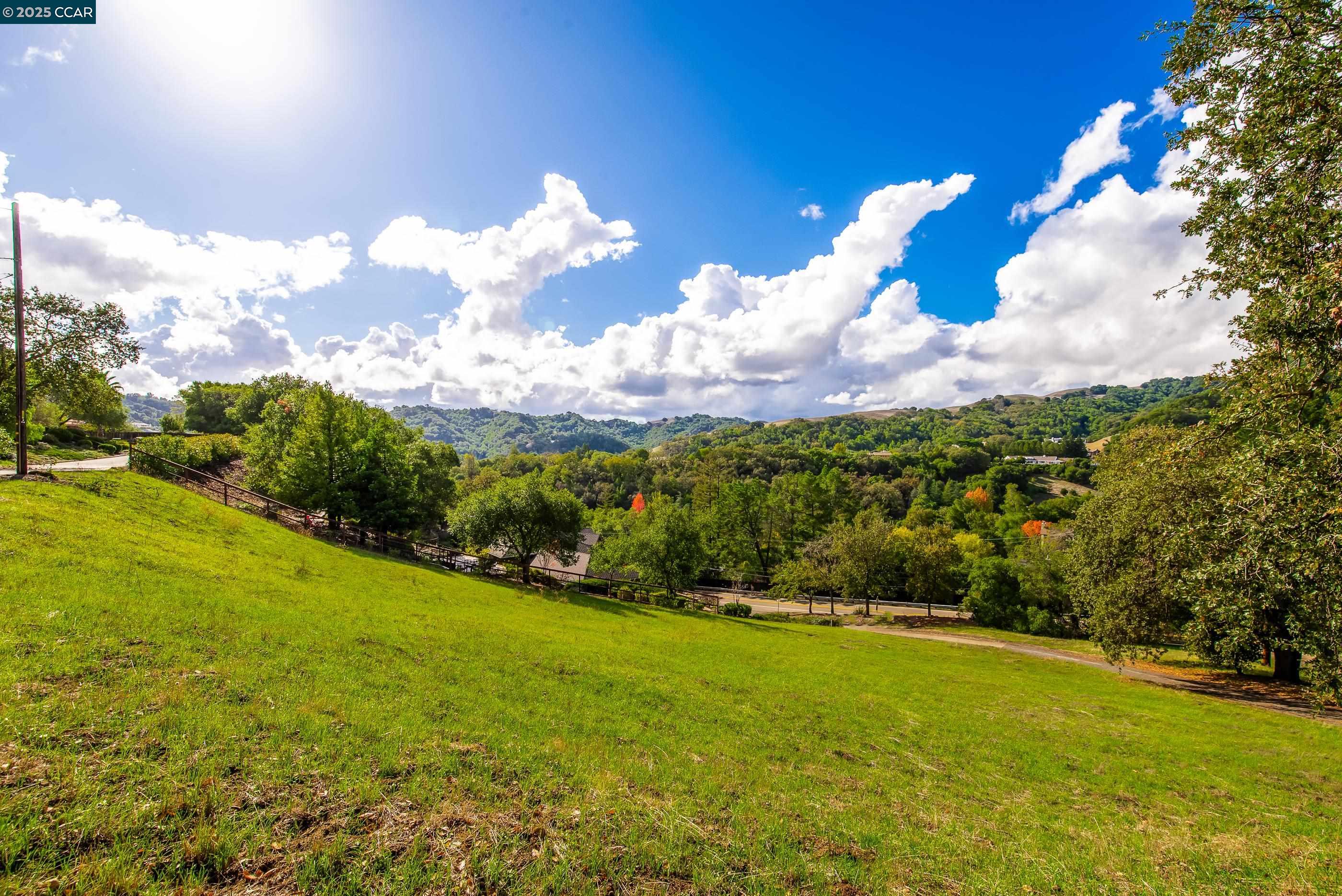 Detail Gallery Image 8 of 10 For 8 Gable Lane, Lafayette,  CA 94549 - – Beds | – Baths