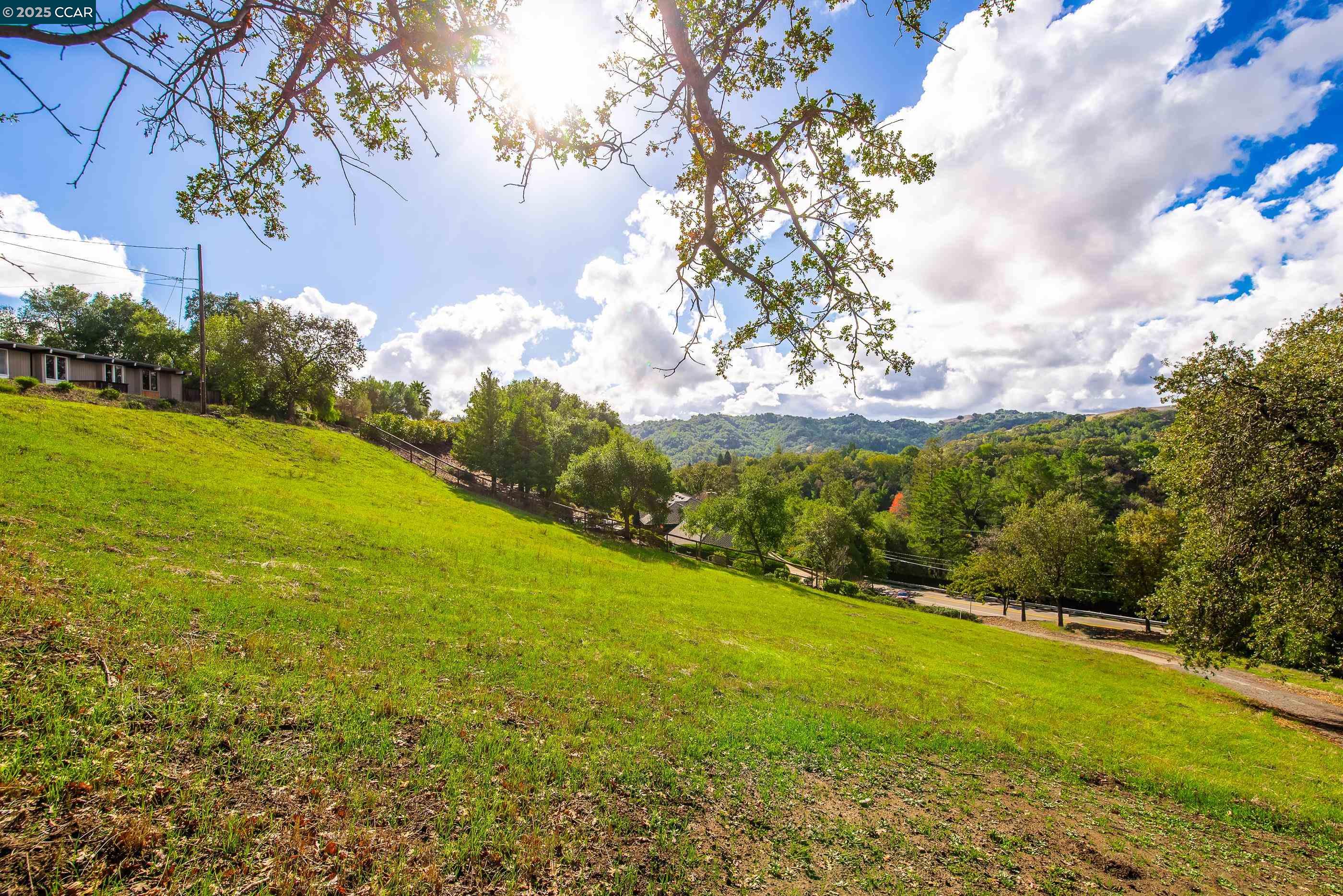 Detail Gallery Image 9 of 10 For 8 Gable Lane, Lafayette,  CA 94549 - – Beds | – Baths