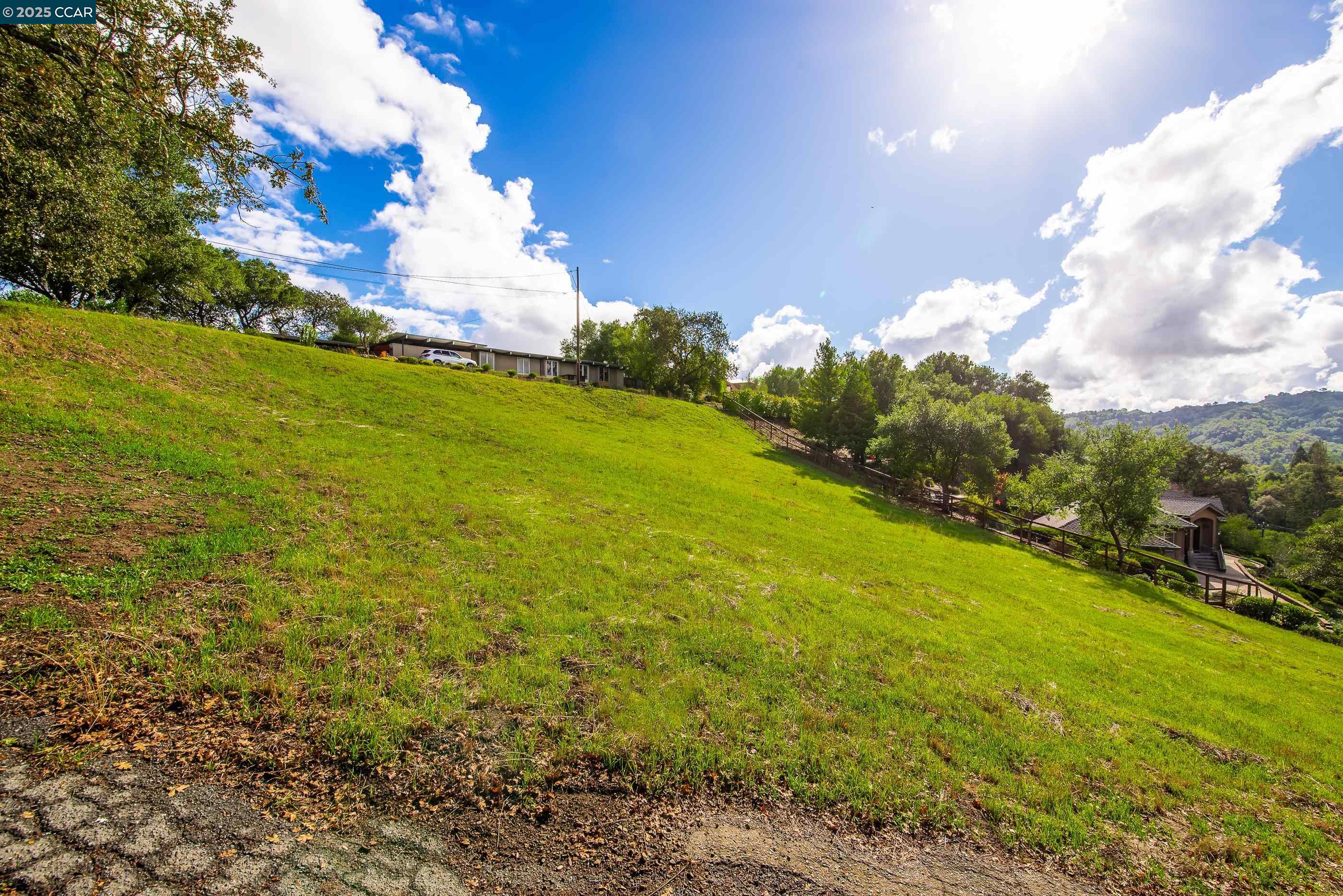 Detail Gallery Image 10 of 10 For 8 Gable Lane, Lafayette,  CA 94549 - – Beds | – Baths
