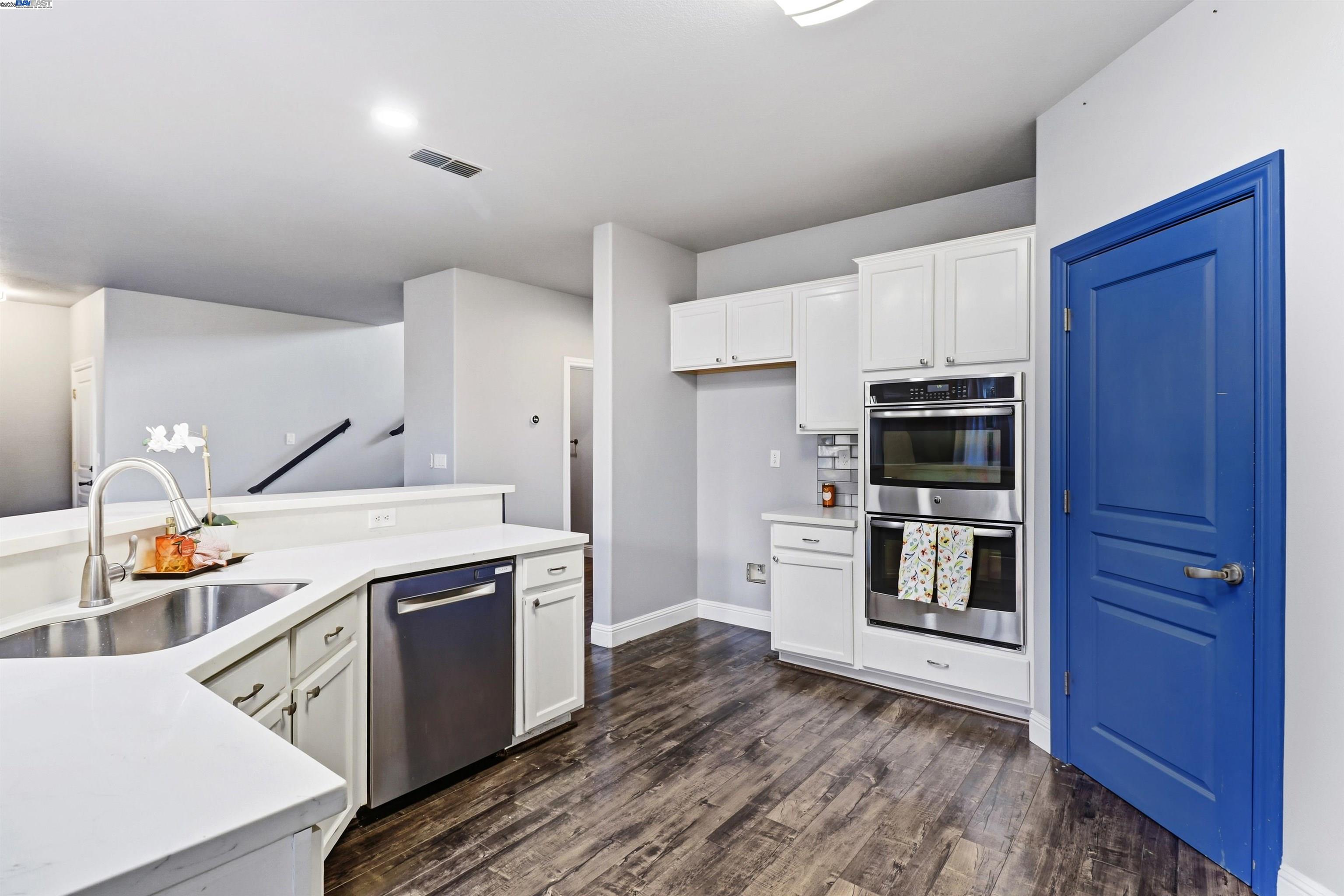 Detail Gallery Image 18 of 59 For 5512 Sagehen Ct, Loomis,  CA 95650 - 4 Beds | 3/1 Baths