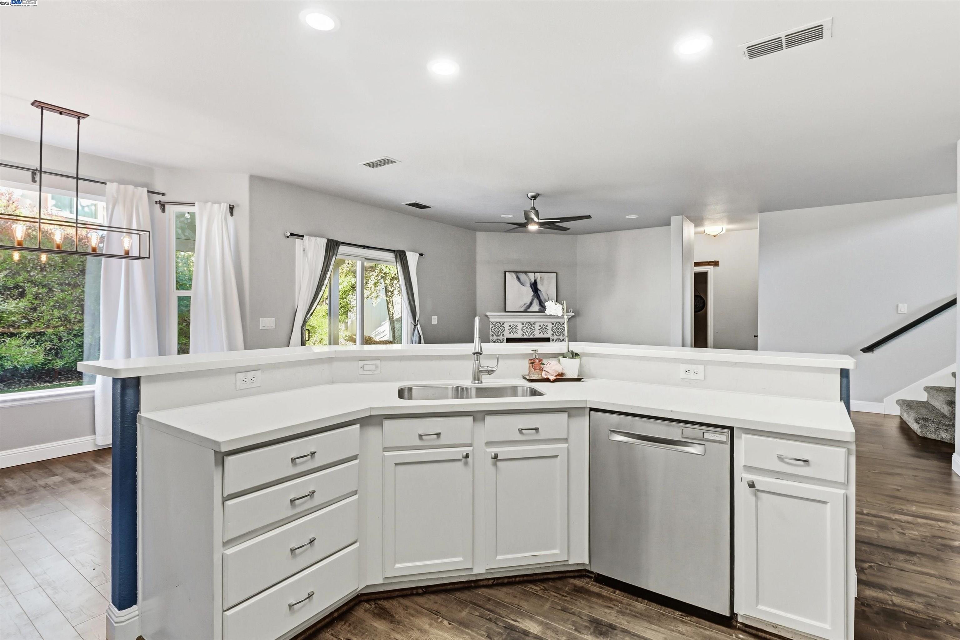 Detail Gallery Image 21 of 59 For 5512 Sagehen Ct, Loomis,  CA 95650 - 4 Beds | 3/1 Baths