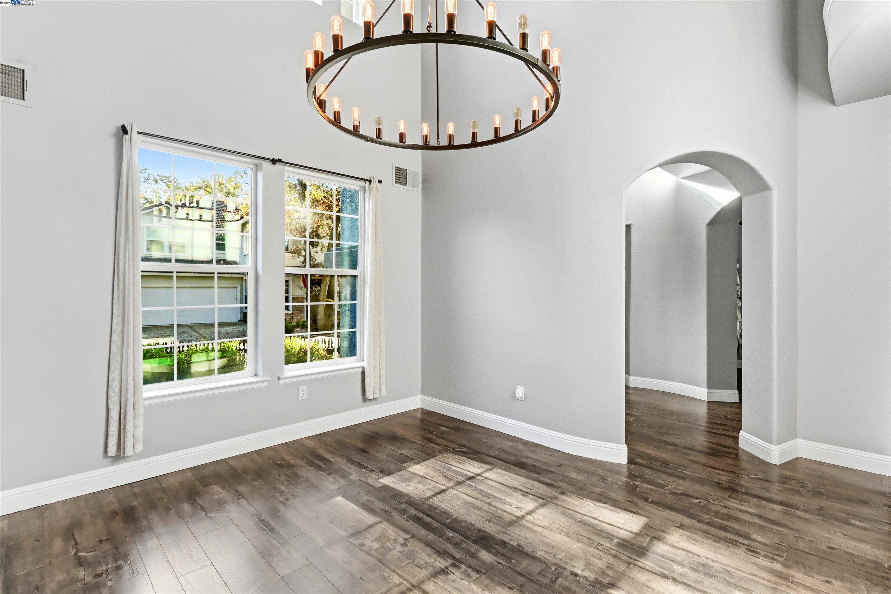 Detail Gallery Image 5 of 59 For 5512 Sagehen Ct, Loomis,  CA 95650 - 4 Beds | 3/1 Baths