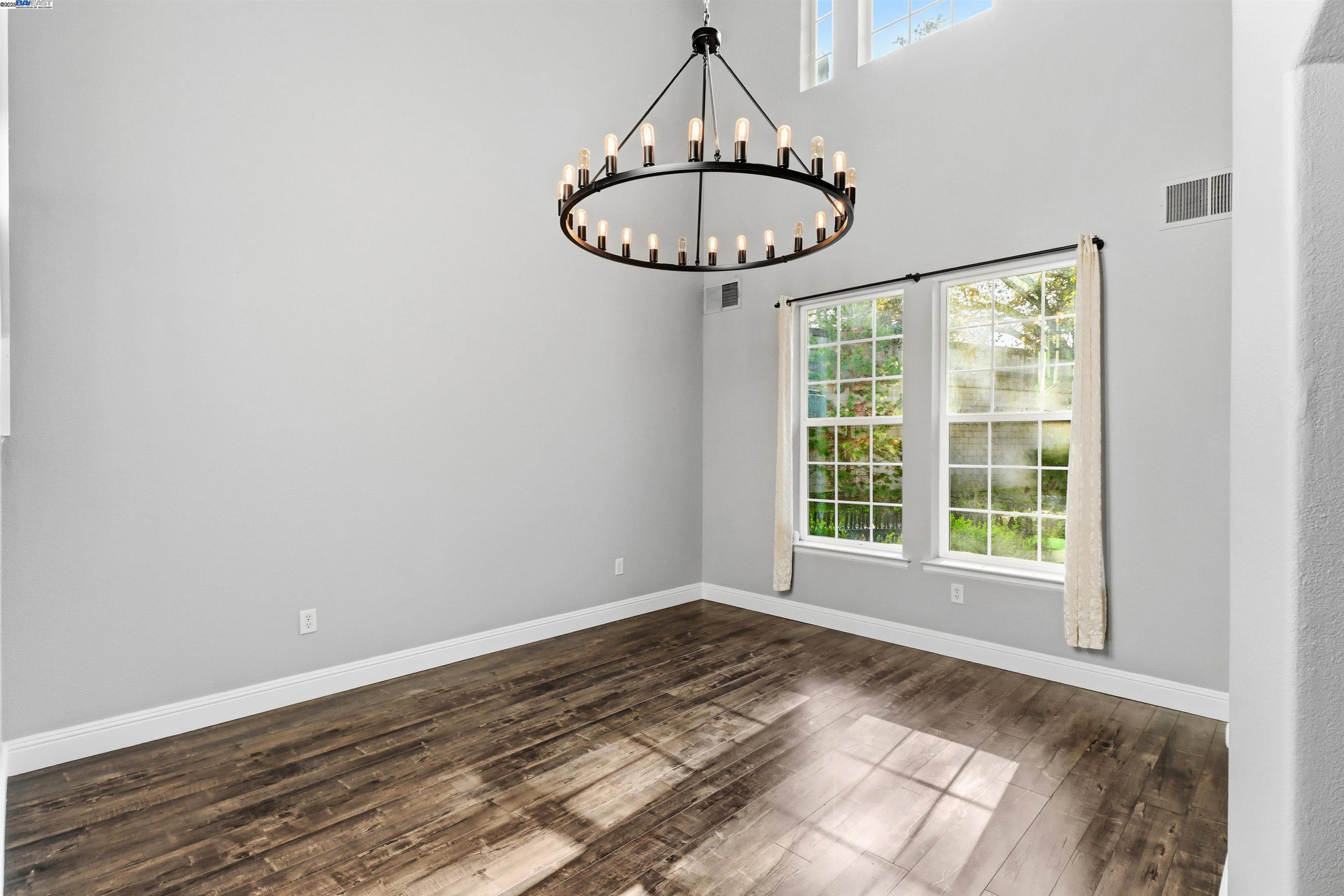 Detail Gallery Image 7 of 59 For 5512 Sagehen Ct, Loomis,  CA 95650 - 4 Beds | 3/1 Baths