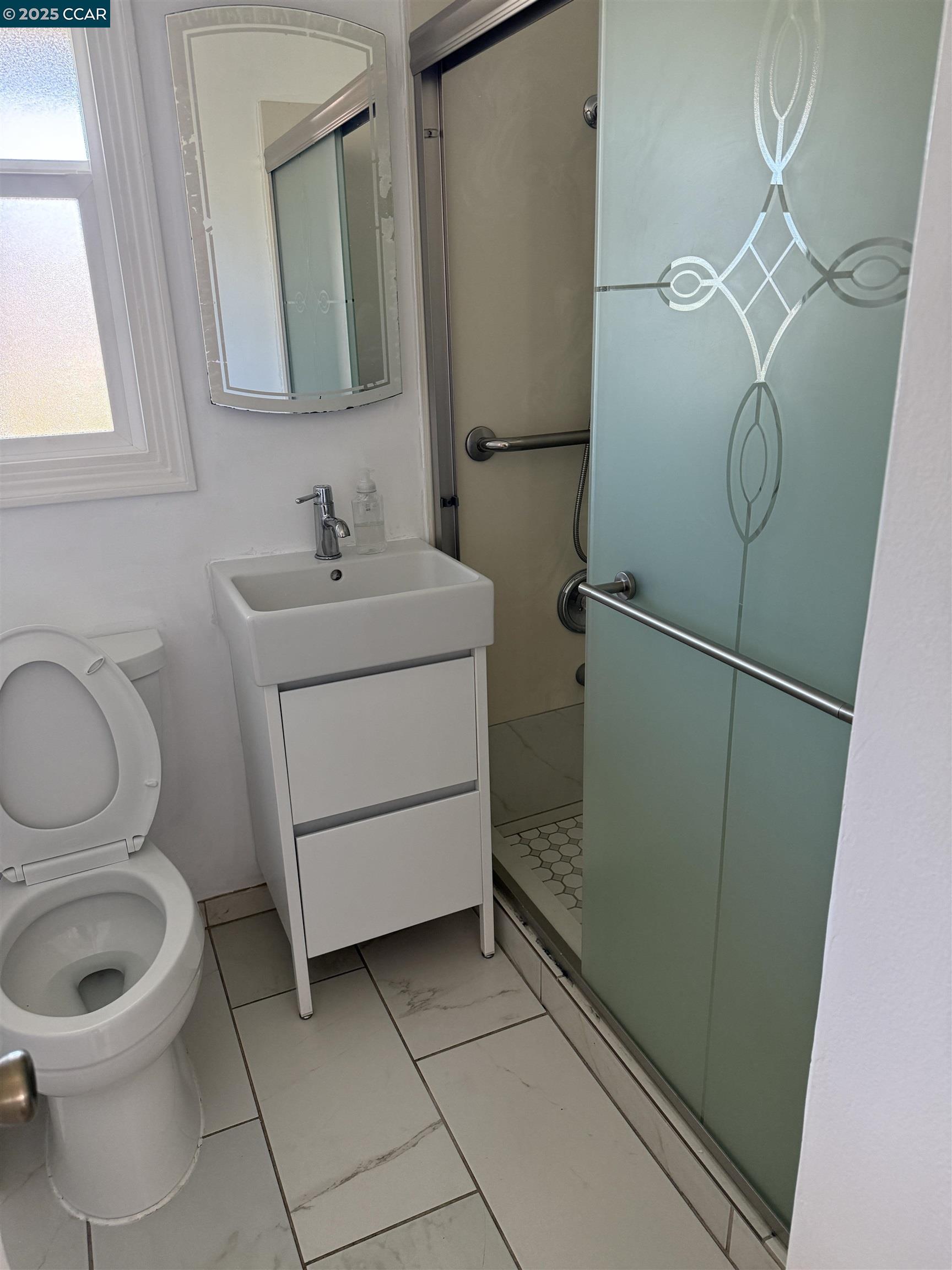 Detail Gallery Image 5 of 15 For 2103 Visalia Ave, Richmond,  CA 94801 - 4 Beds | 2 Baths