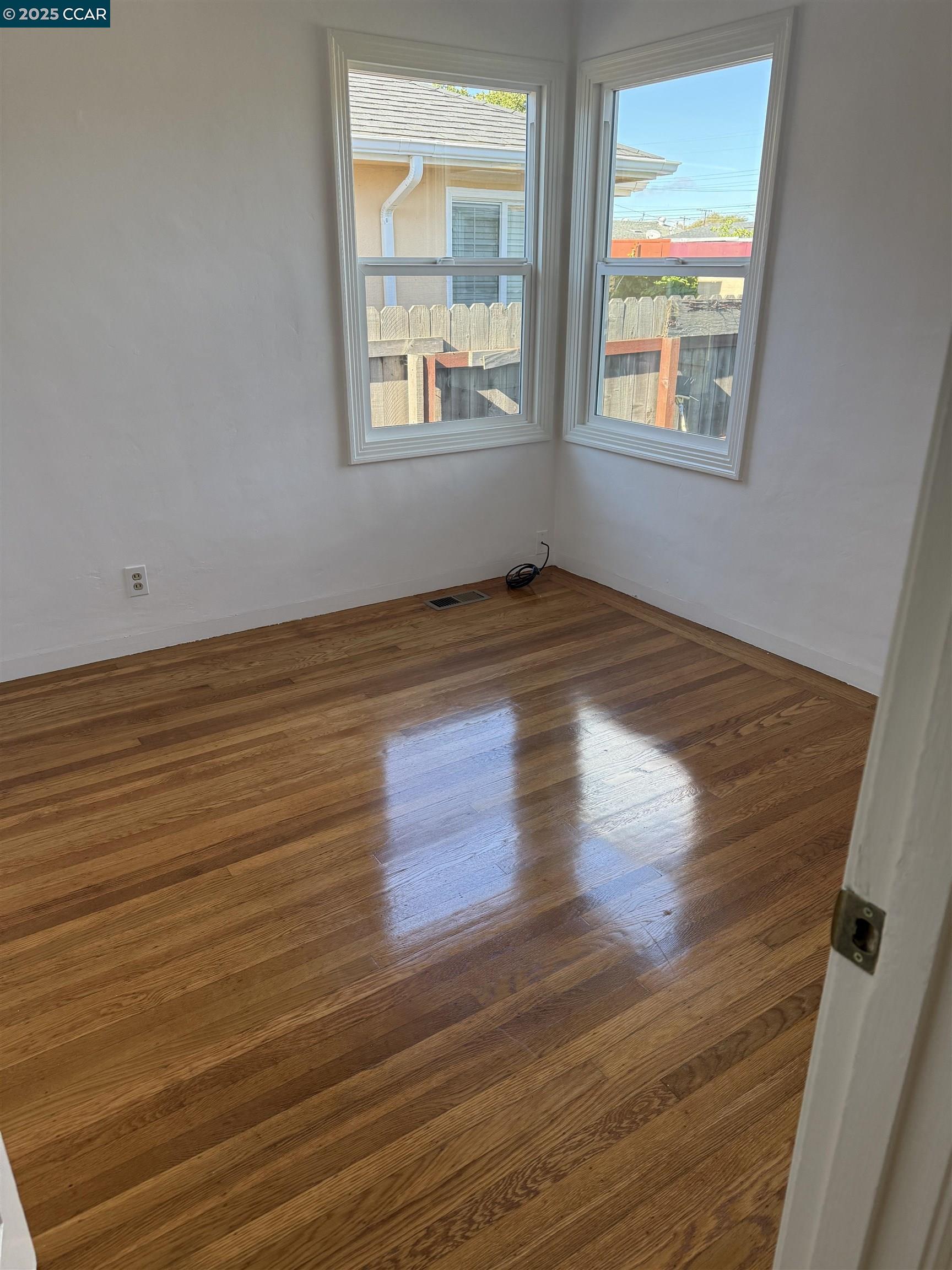 Detail Gallery Image 8 of 15 For 2103 Visalia Ave, Richmond,  CA 94801 - 4 Beds | 2 Baths