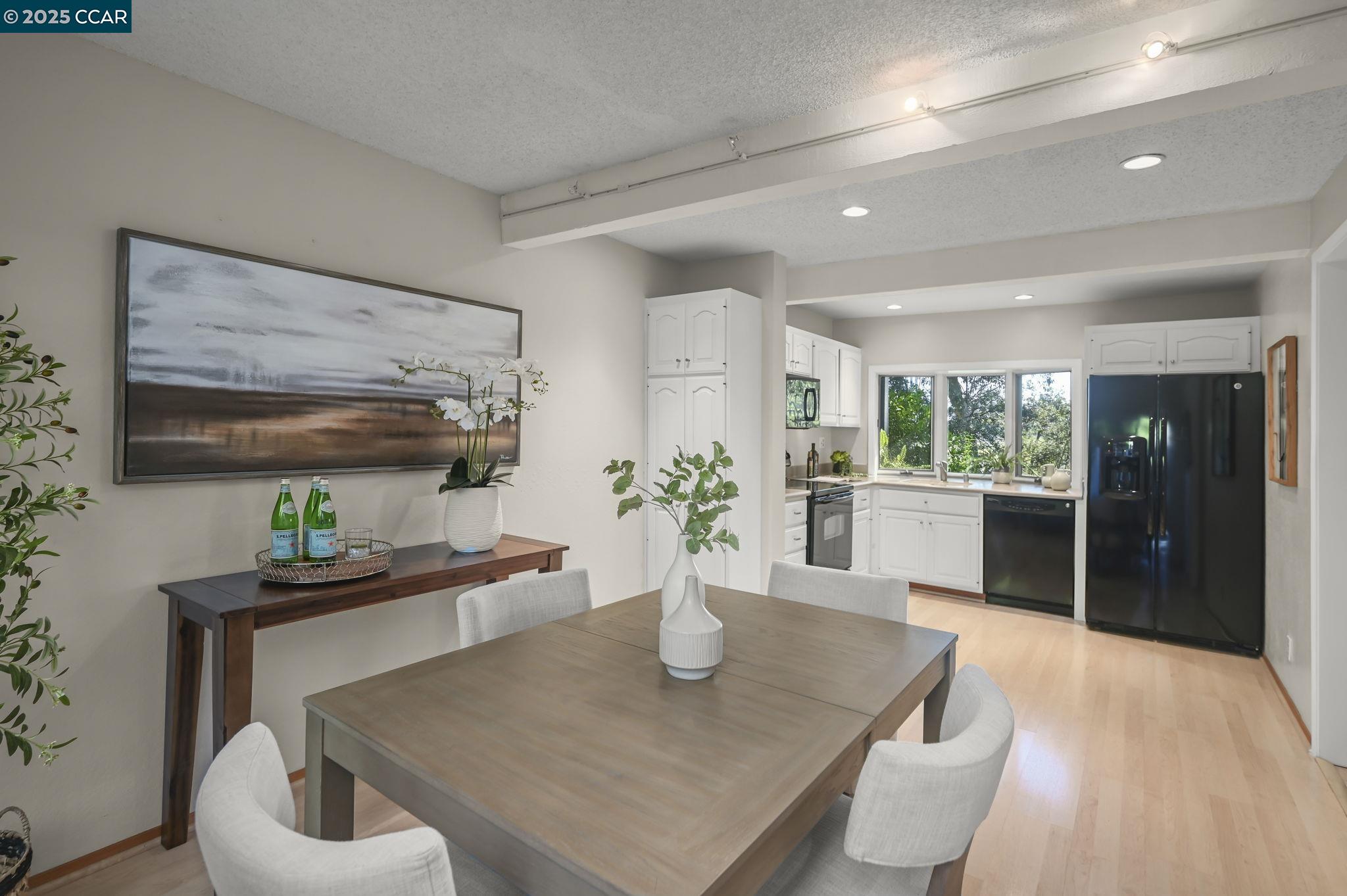 Detail Gallery Image 12 of 41 For 1566 Ashwood Dr, Martinez,  CA 94553 - 3 Beds | 1/1 Baths