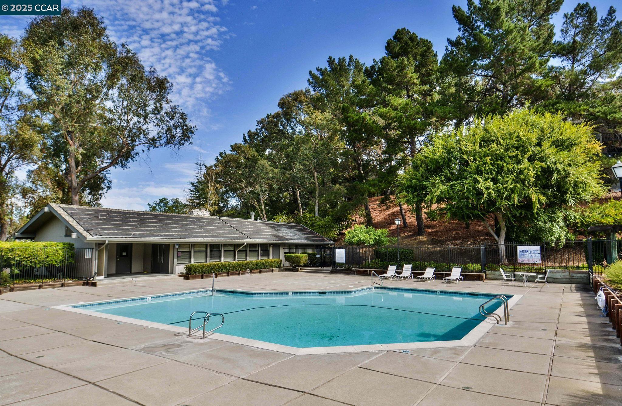 Detail Gallery Image 34 of 41 For 1566 Ashwood Dr, Martinez,  CA 94553 - 3 Beds | 1/1 Baths