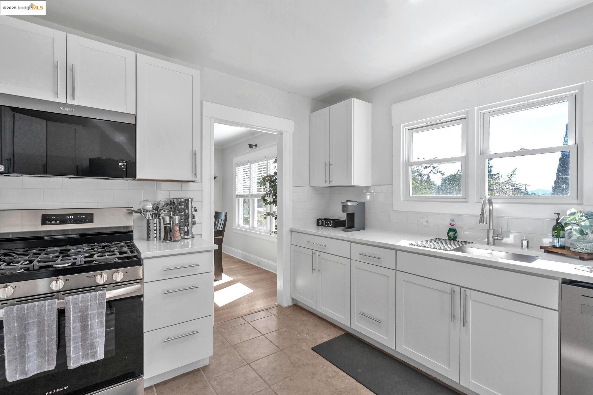 Detail Gallery Image 11 of 36 For 15 Monte Vista Ave, Vallejo,  CA 94590 - 5 Beds | 3 Baths