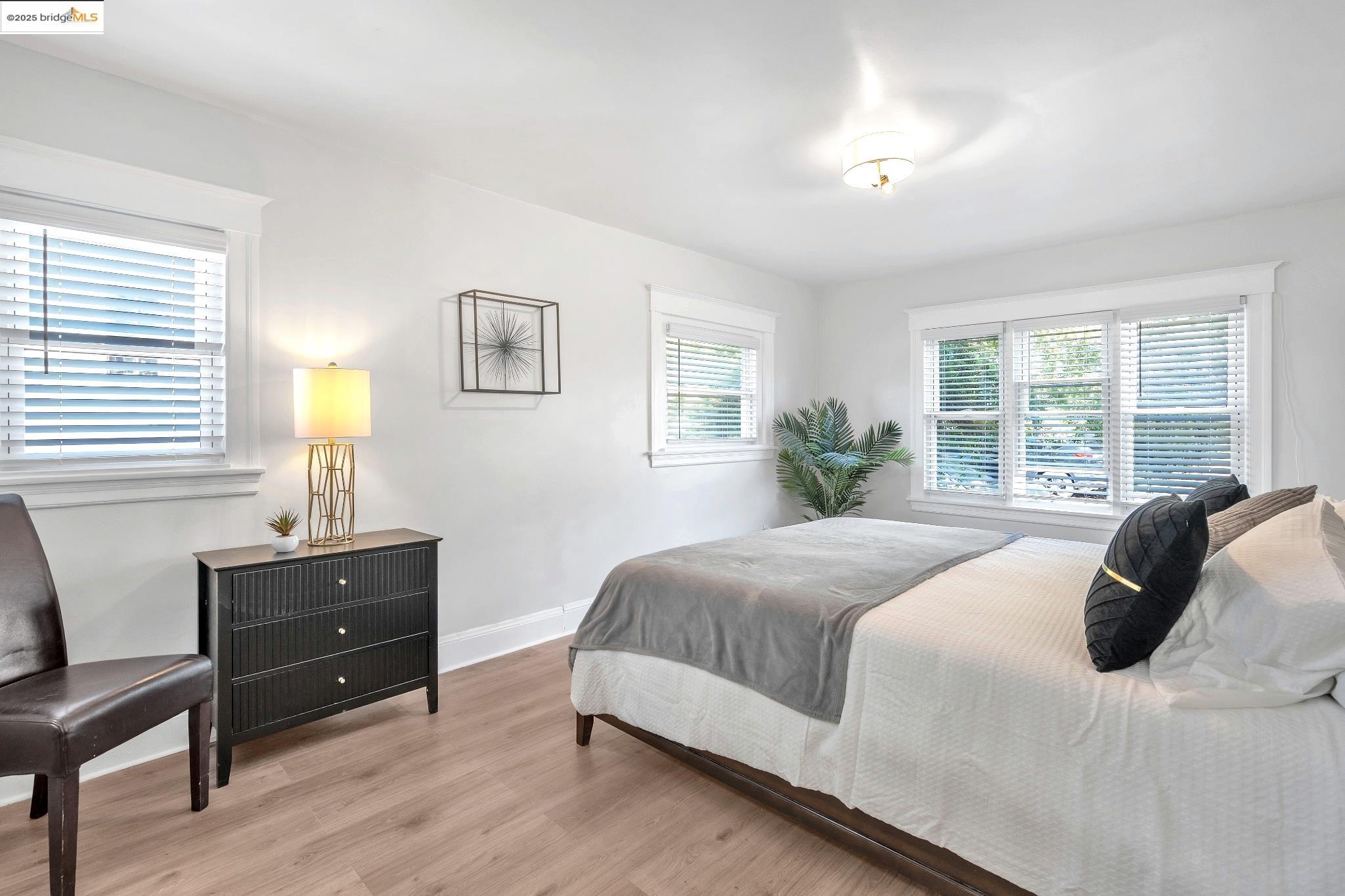 Detail Gallery Image 13 of 36 For 15 Monte Vista Ave, Vallejo,  CA 94590 - 5 Beds | 3 Baths