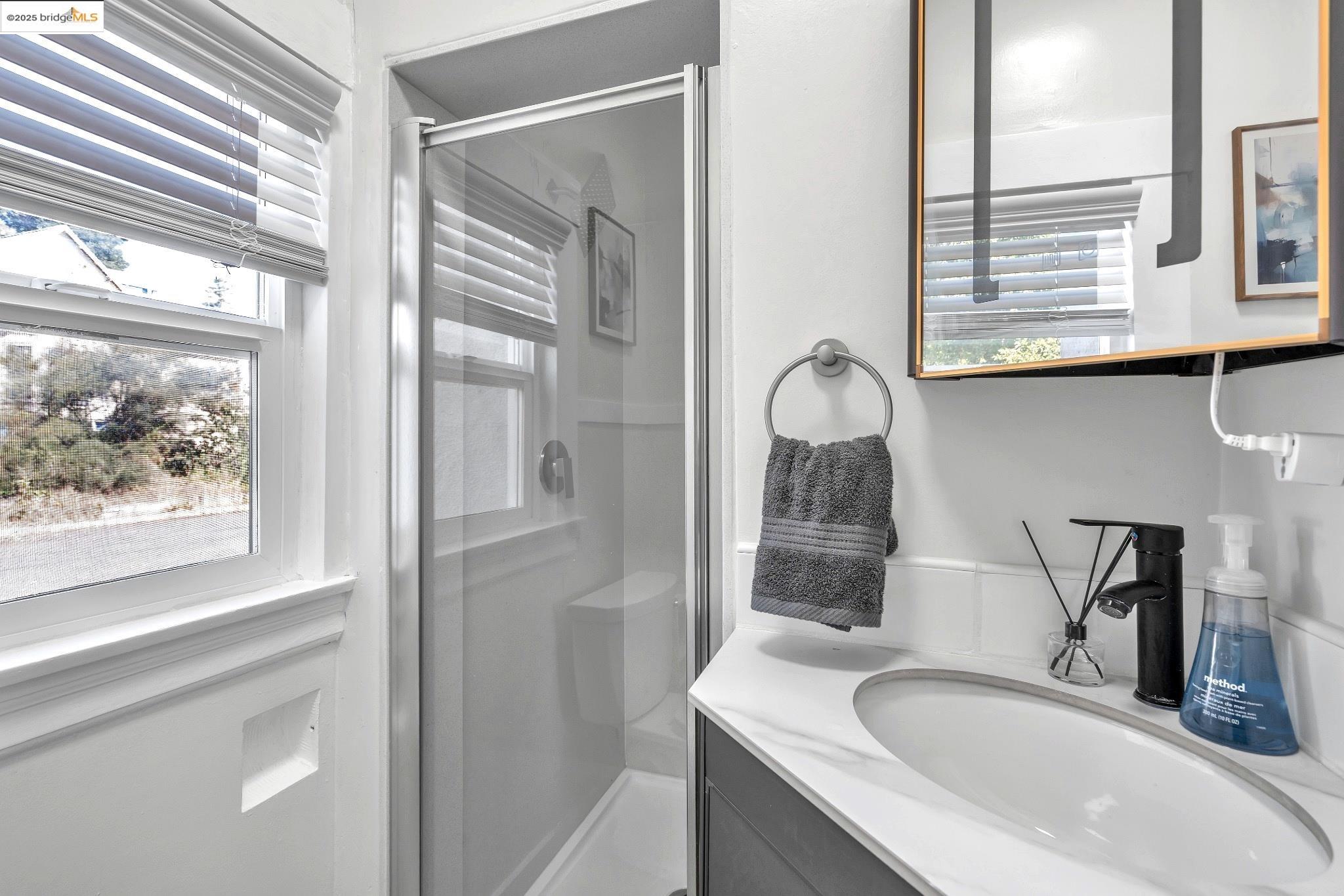 Detail Gallery Image 19 of 36 For 15 Monte Vista Ave, Vallejo,  CA 94590 - 5 Beds | 3 Baths