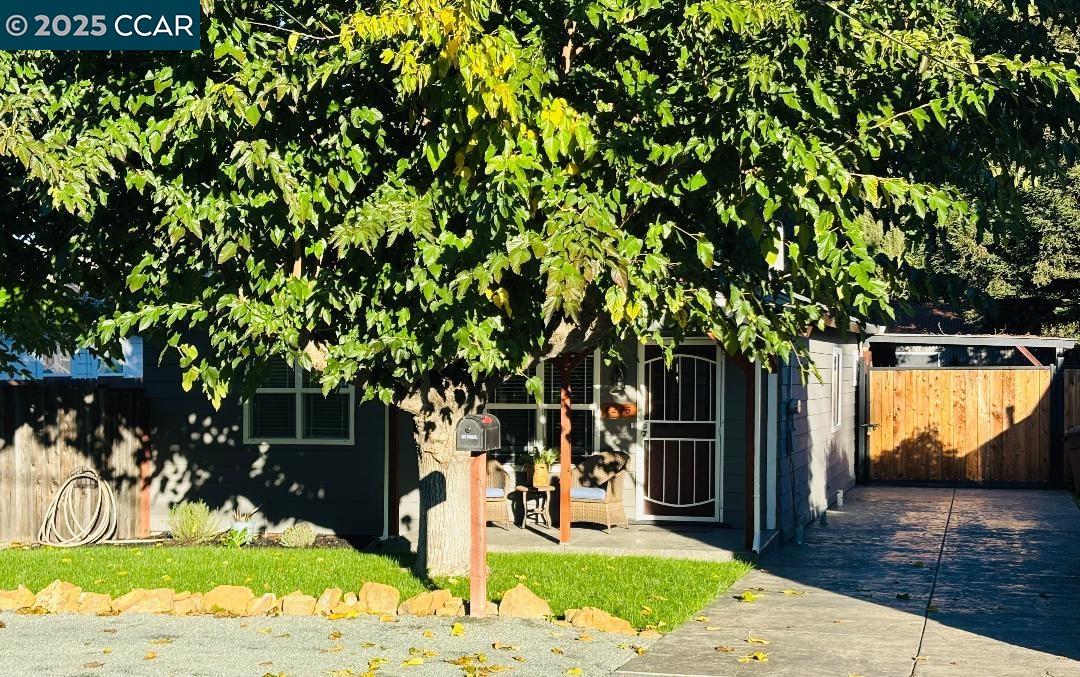 Detail Gallery Image 2 of 22 For 4245 Valley Ave, Martinez,  CA 94553 - 2 Beds | 1 Baths