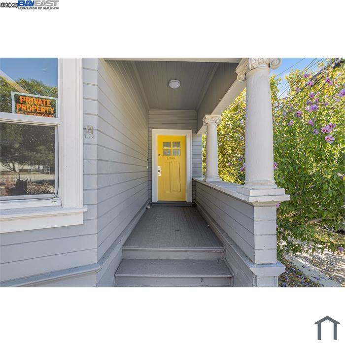 Detail Gallery Image 5 of 9 For 193 W Mc Arthur Blvd #1018,  Oakland,  CA 94611 - 3 Beds | 2 Baths