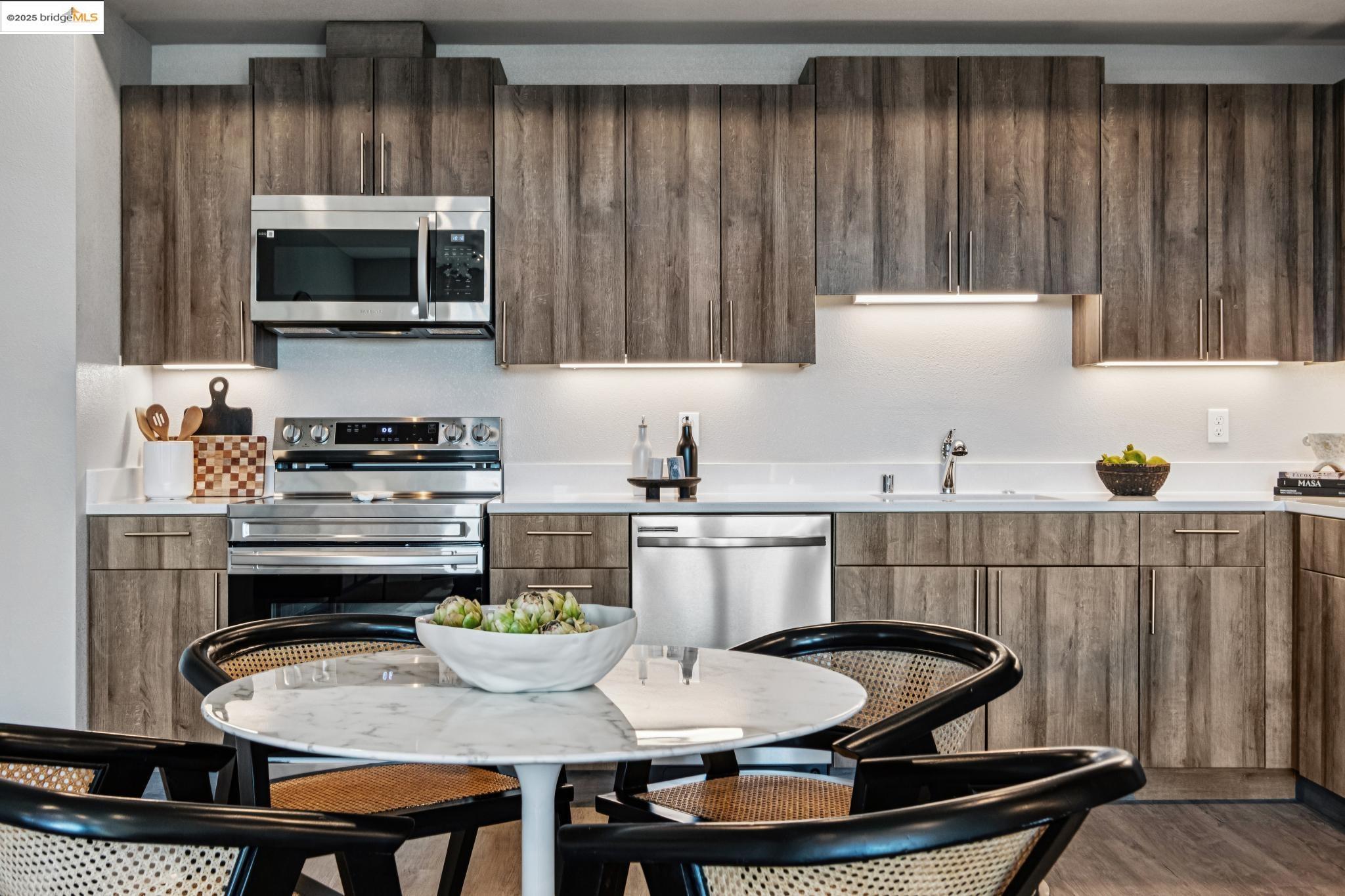 Detail Gallery Image 12 of 38 For 2400 Adeline St #404,  Oakland,  CA 94607 - 2 Beds | 2 Baths