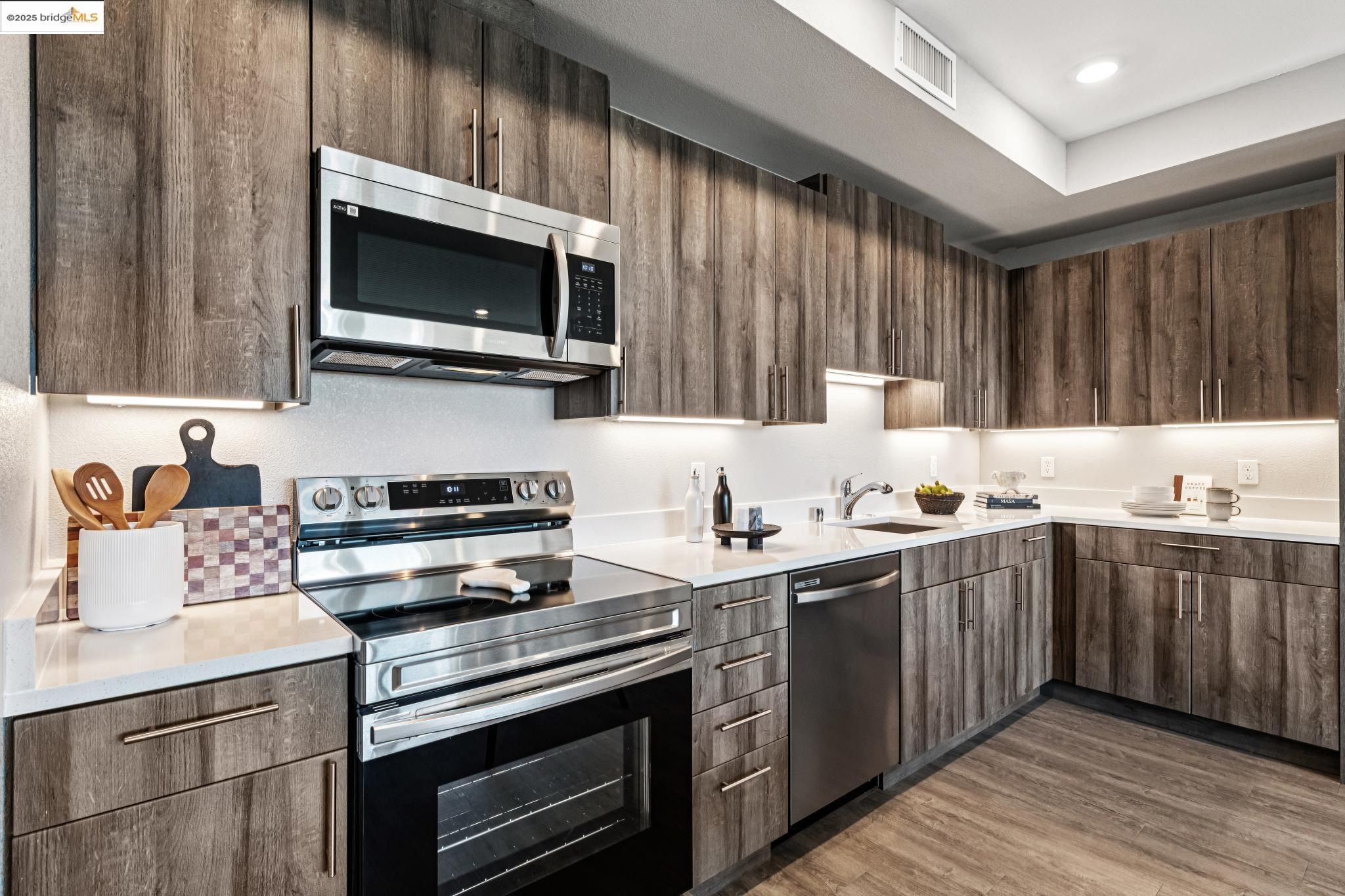 Detail Gallery Image 13 of 38 For 2400 Adeline St #404,  Oakland,  CA 94607 - 2 Beds | 2 Baths