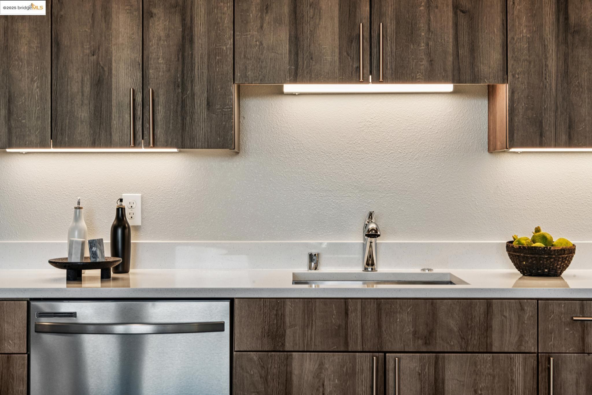 Detail Gallery Image 15 of 38 For 2400 Adeline St #404,  Oakland,  CA 94607 - 2 Beds | 2 Baths