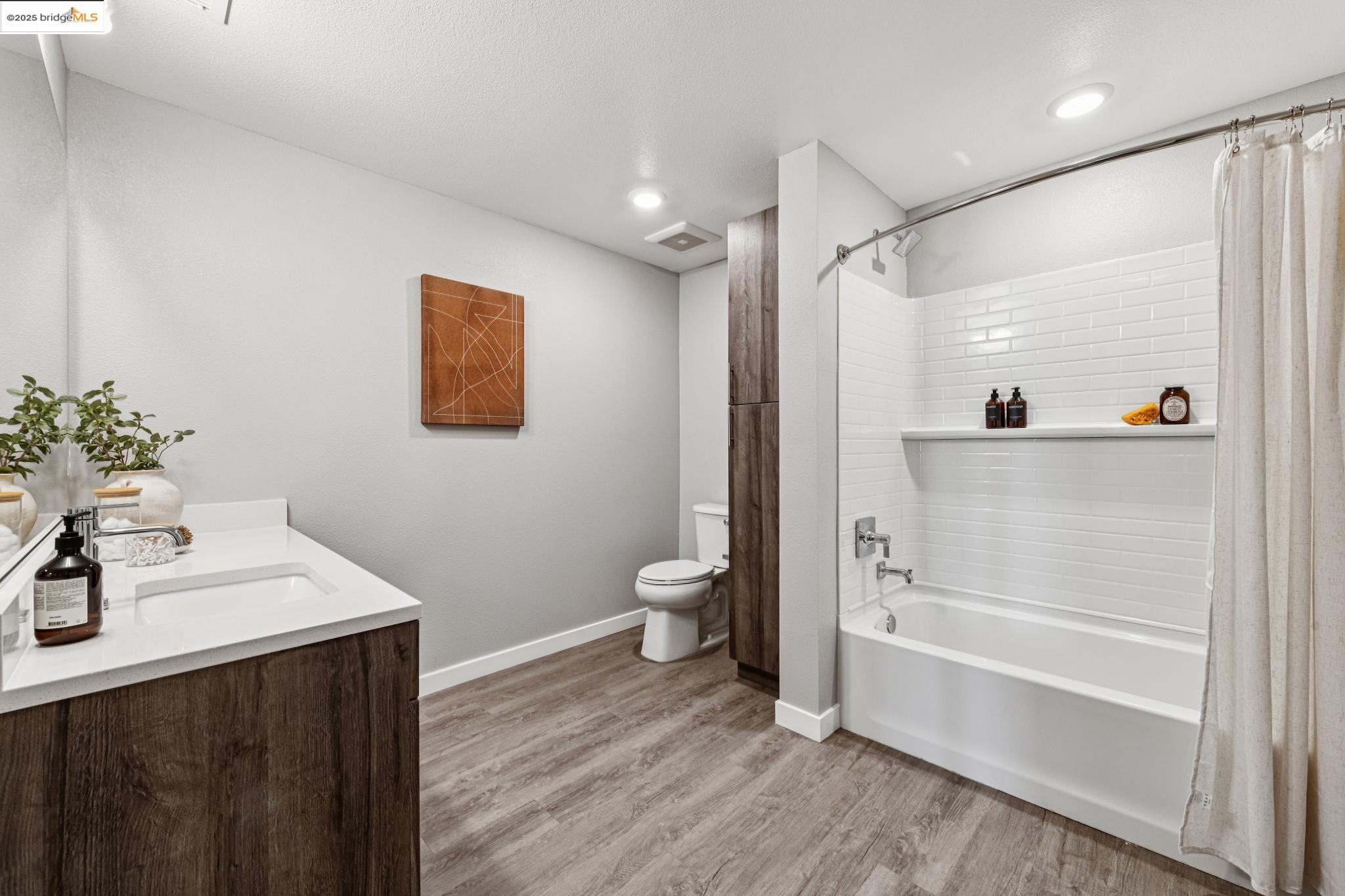 Detail Gallery Image 27 of 38 For 2400 Adeline St #404,  Oakland,  CA 94607 - 2 Beds | 2 Baths