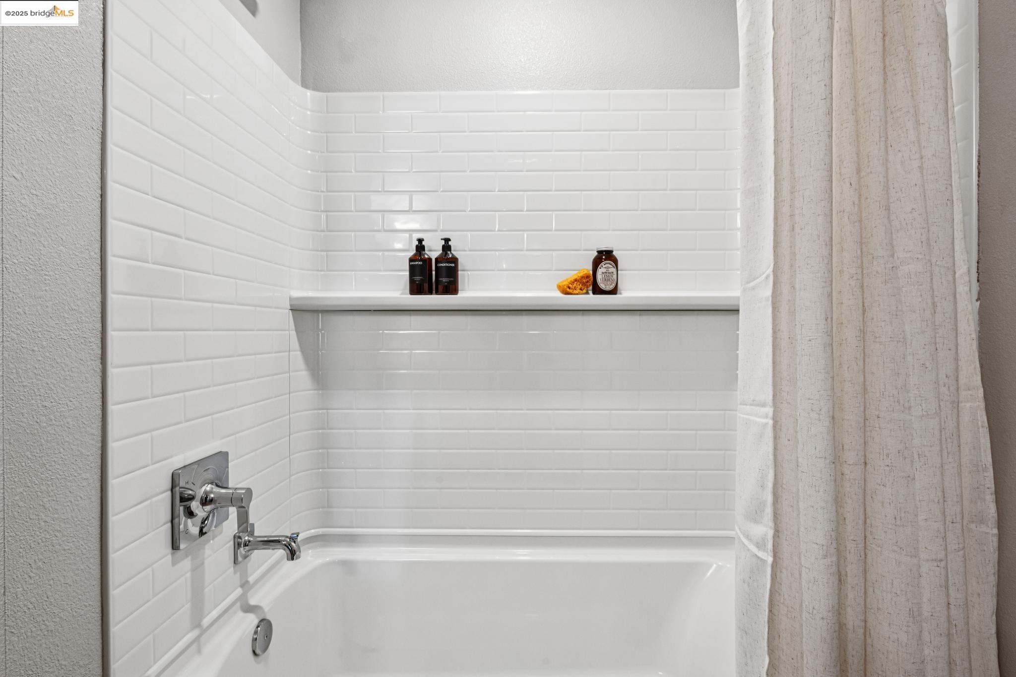 Detail Gallery Image 28 of 38 For 2400 Adeline St #404,  Oakland,  CA 94607 - 2 Beds | 2 Baths