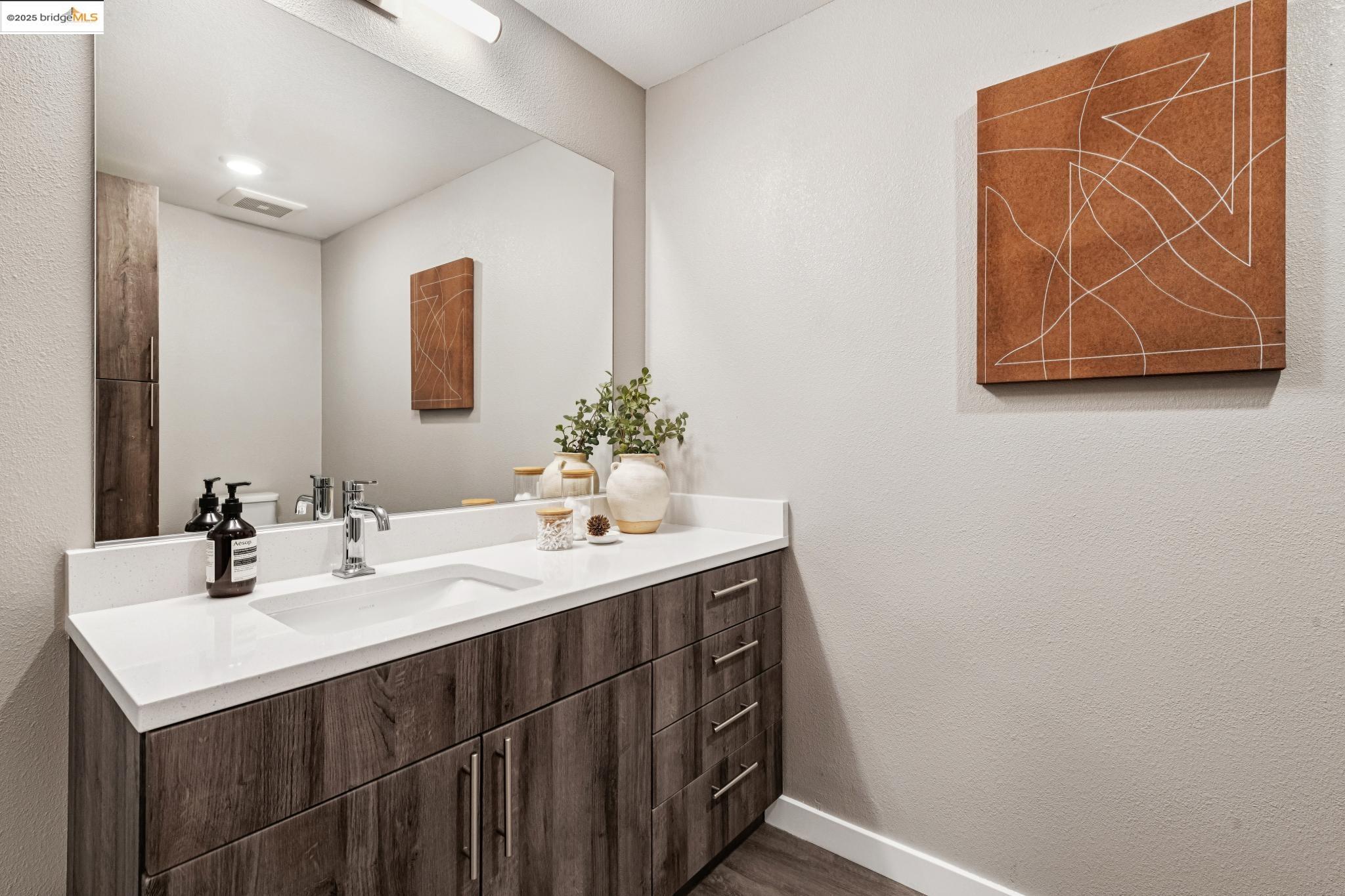 Detail Gallery Image 29 of 38 For 2400 Adeline St #404,  Oakland,  CA 94607 - 2 Beds | 2 Baths