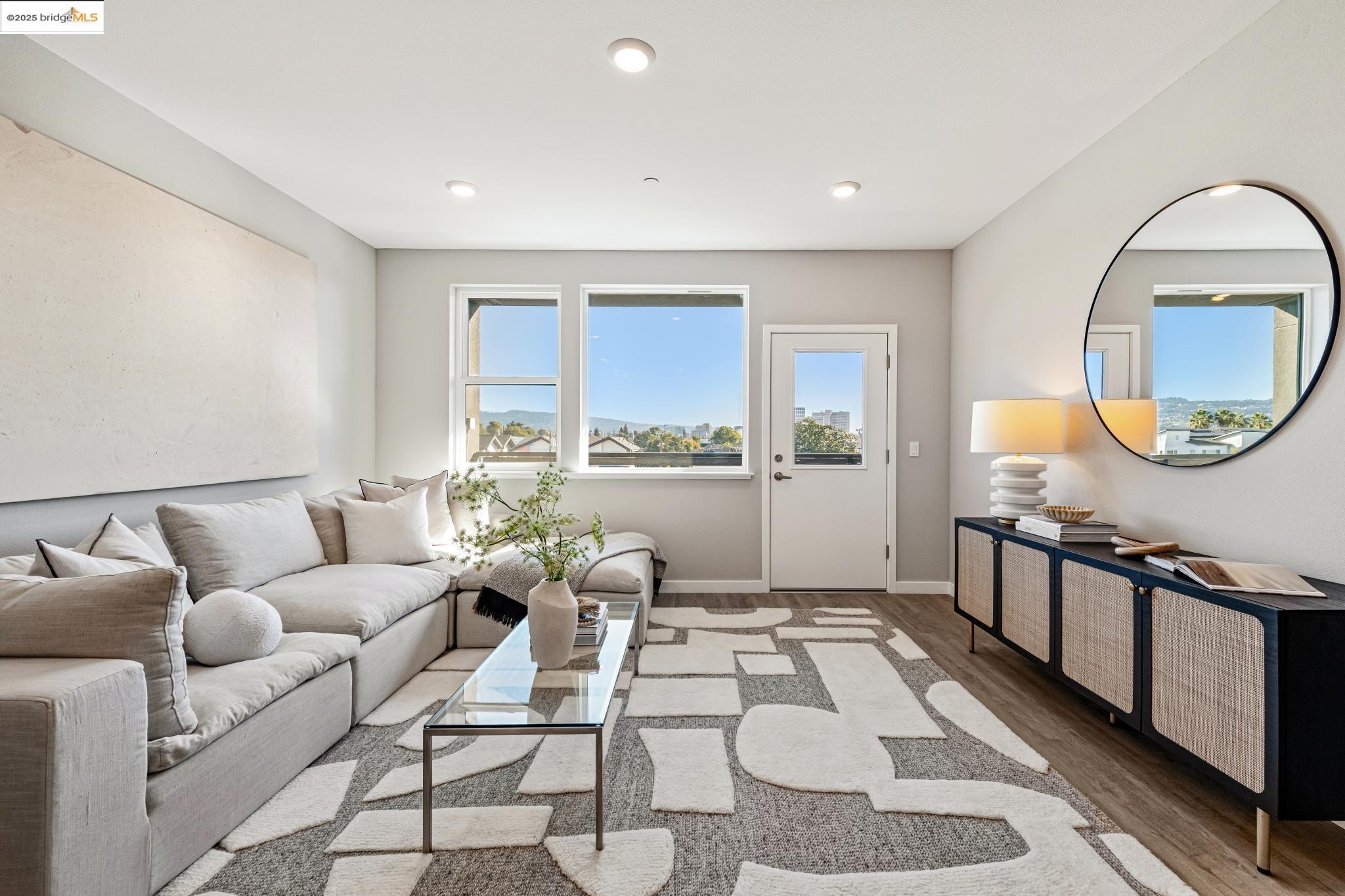 Detail Gallery Image 6 of 38 For 2400 Adeline St #404,  Oakland,  CA 94607 - 2 Beds | 2 Baths