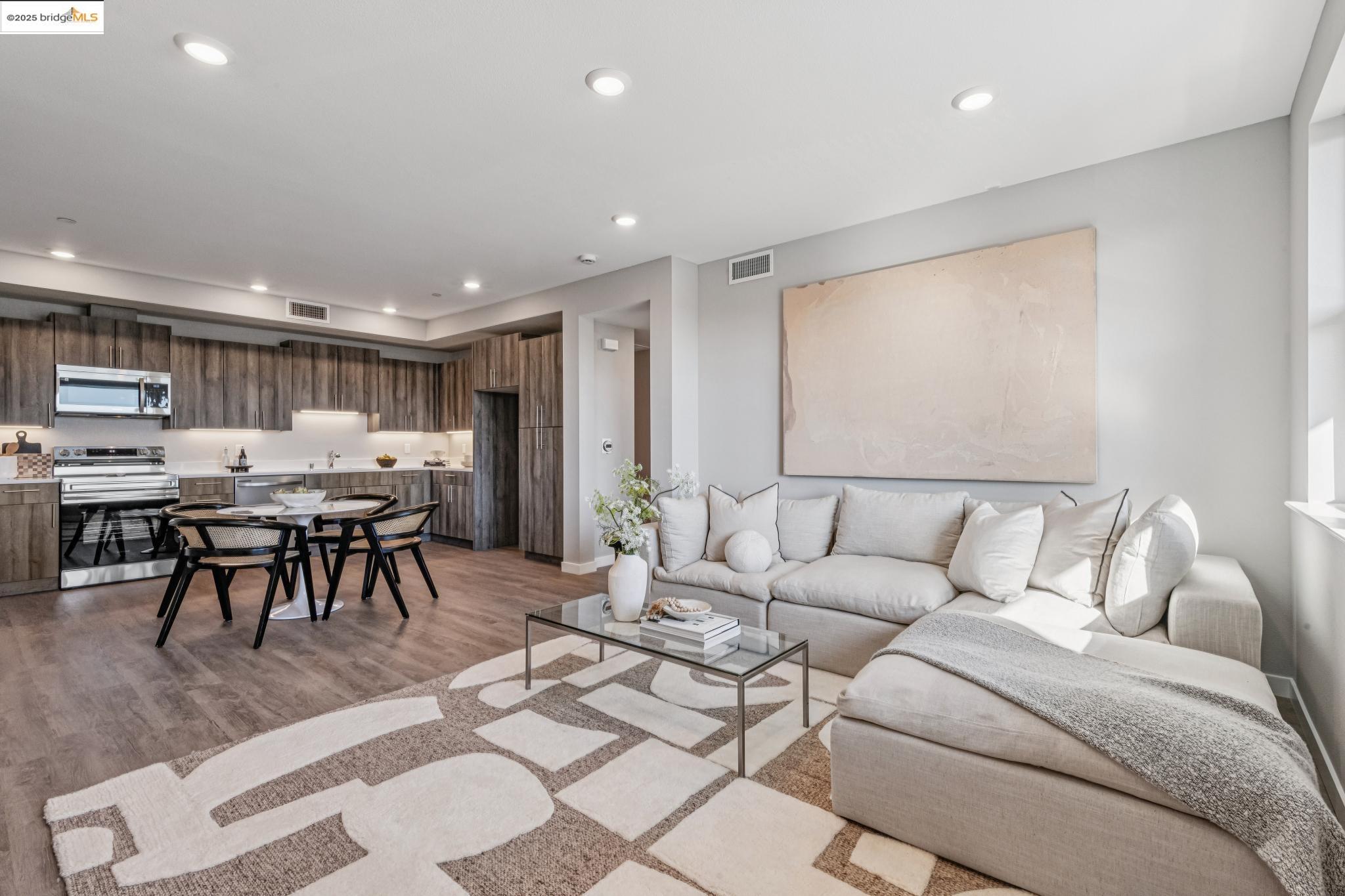 Detail Gallery Image 7 of 38 For 2400 Adeline St #404,  Oakland,  CA 94607 - 2 Beds | 2 Baths