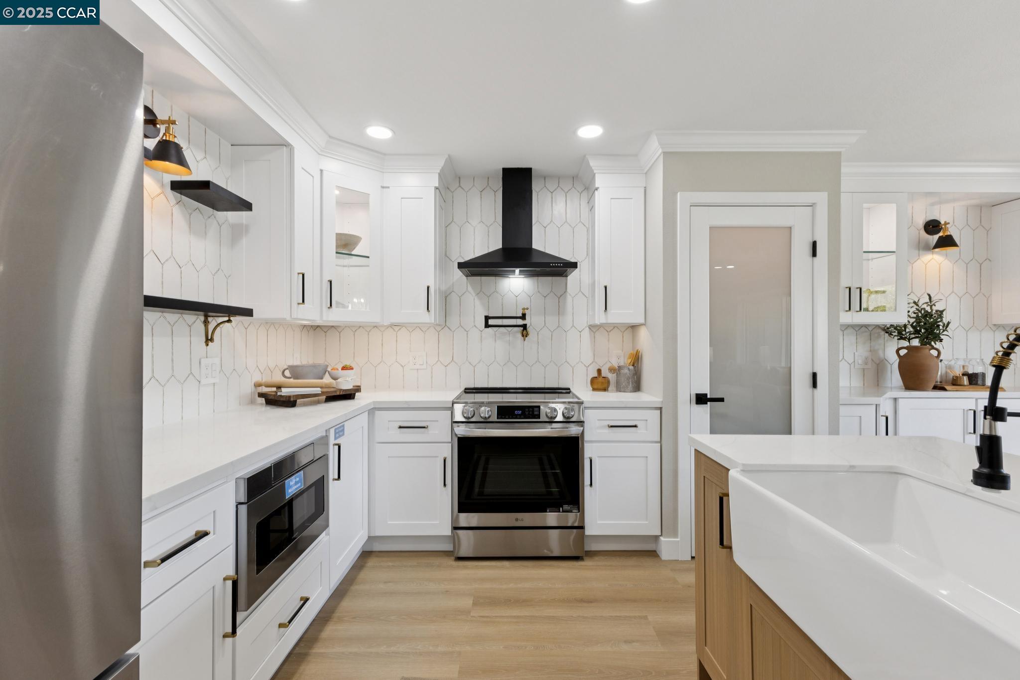 Detail Gallery Image 2 of 52 For 2101 Golden Rain #14,  Walnut Creek,  CA 94595 - 2 Beds | 2 Baths