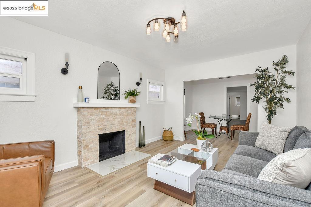 Detail Gallery Image 3 of 16 For 1920 California Ave, San Pablo,  CA 94806 - 3 Beds | 1 Baths