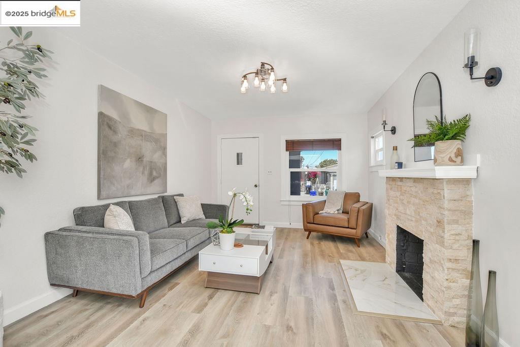 Detail Gallery Image 4 of 16 For 1920 California Ave, San Pablo,  CA 94806 - 3 Beds | 1 Baths