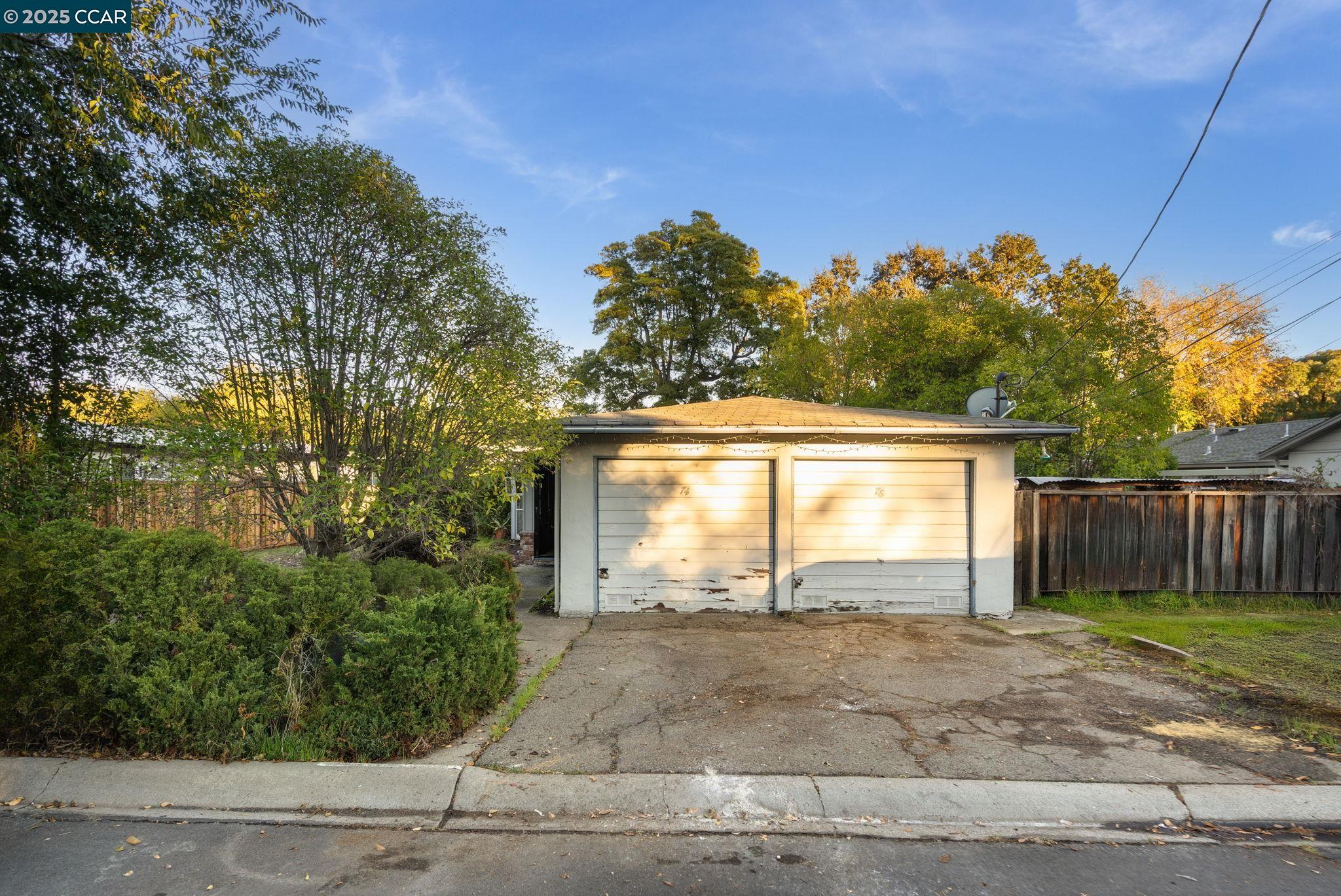 Front Image Thumbnail for CC41118062