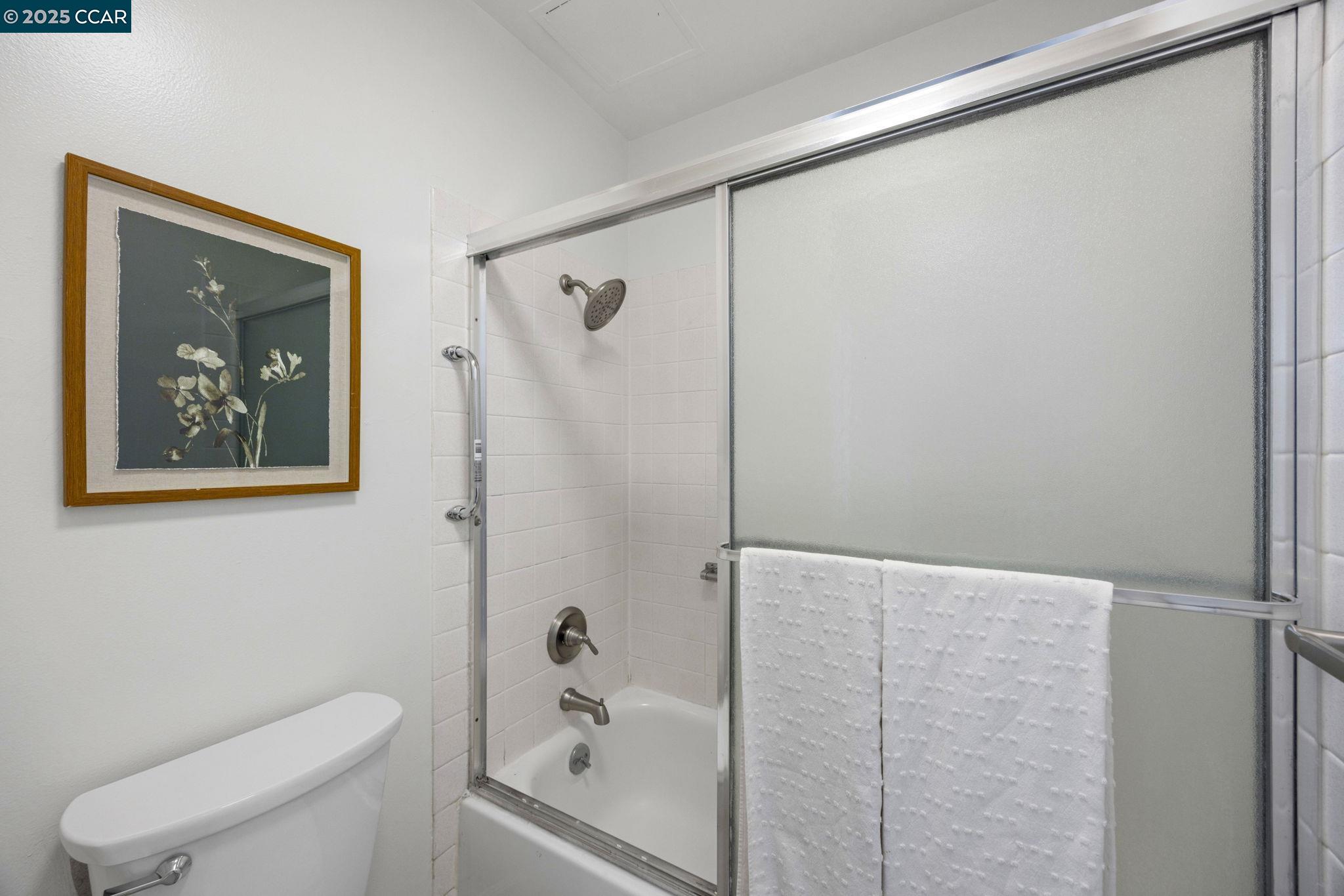 Detail Gallery Image 16 of 50 For 4 Commodore Drive #D335,  Emeryville,  CA 94608 - 1 Beds | 1 Baths