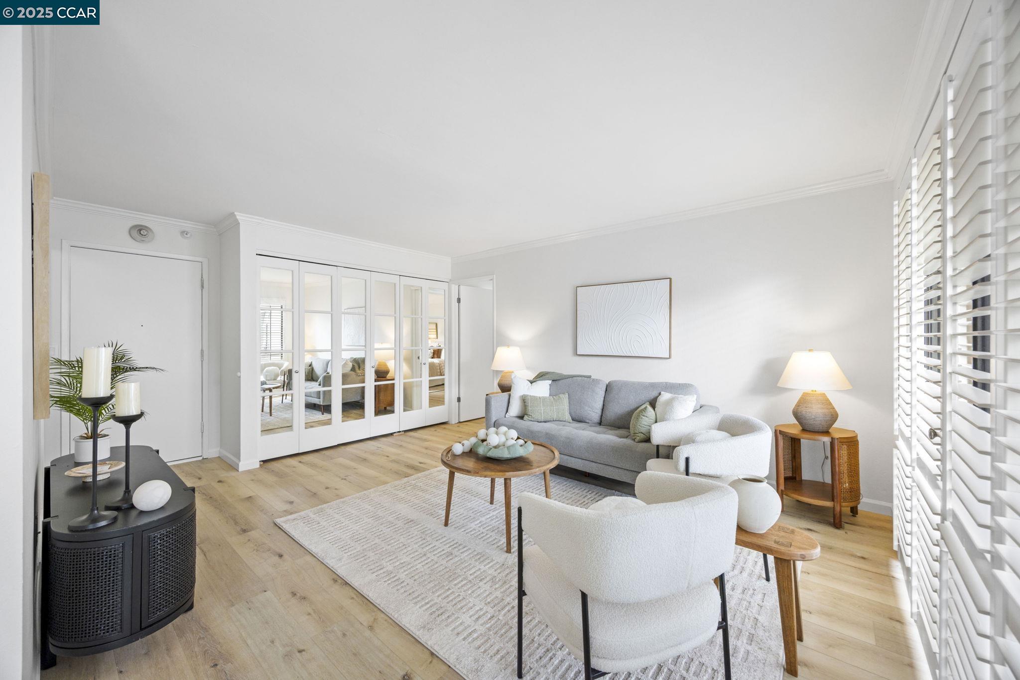 Detail Gallery Image 3 of 50 For 4 Commodore Drive #D335,  Emeryville,  CA 94608 - 1 Beds | 1 Baths