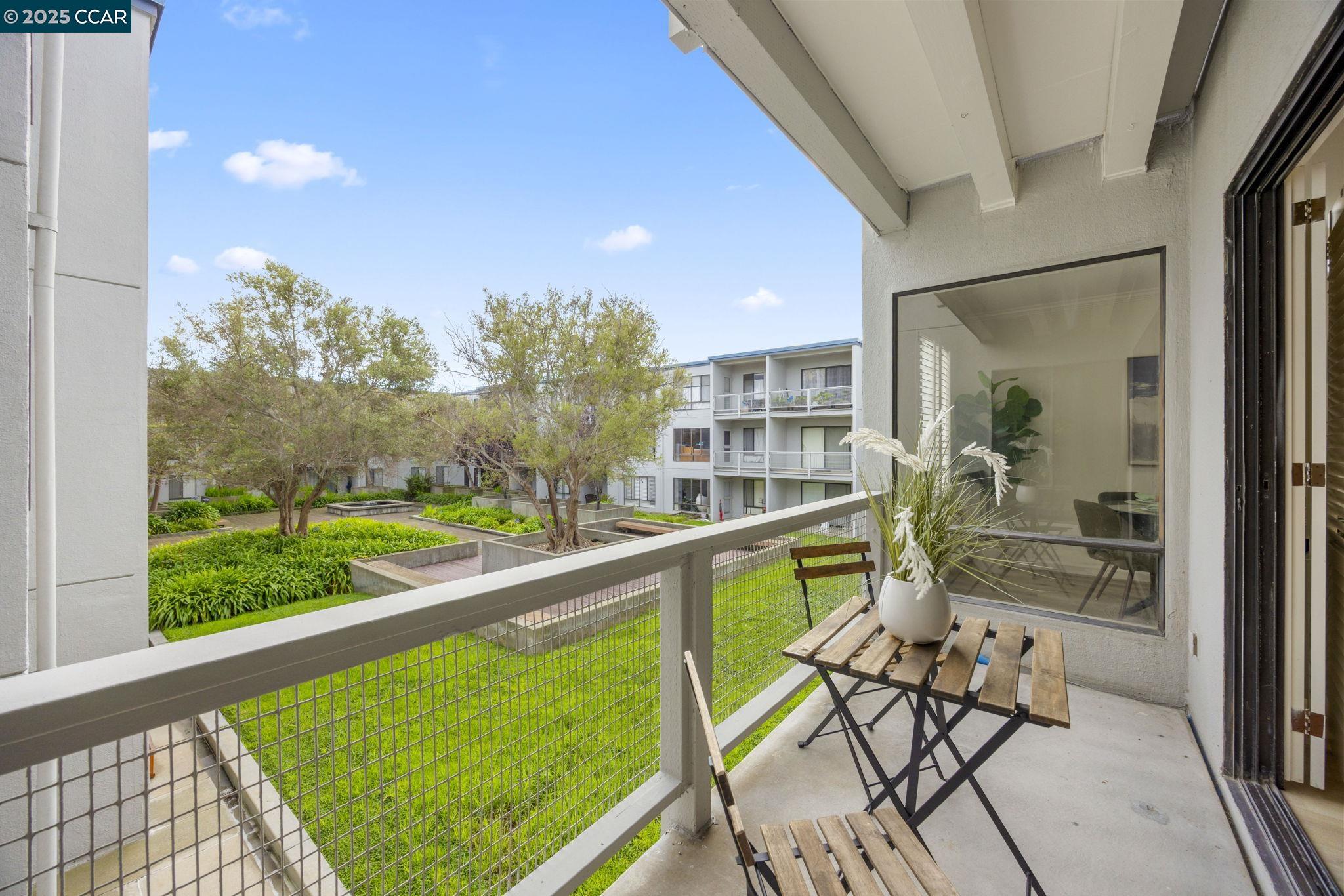 Detail Gallery Image 23 of 50 For 4 Commodore Drive #D335,  Emeryville,  CA 94608 - 1 Beds | 1 Baths