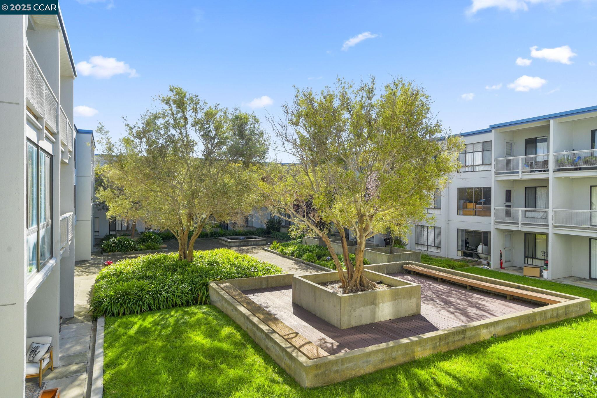 Detail Gallery Image 27 of 50 For 4 Commodore Drive #D335,  Emeryville,  CA 94608 - 1 Beds | 1 Baths