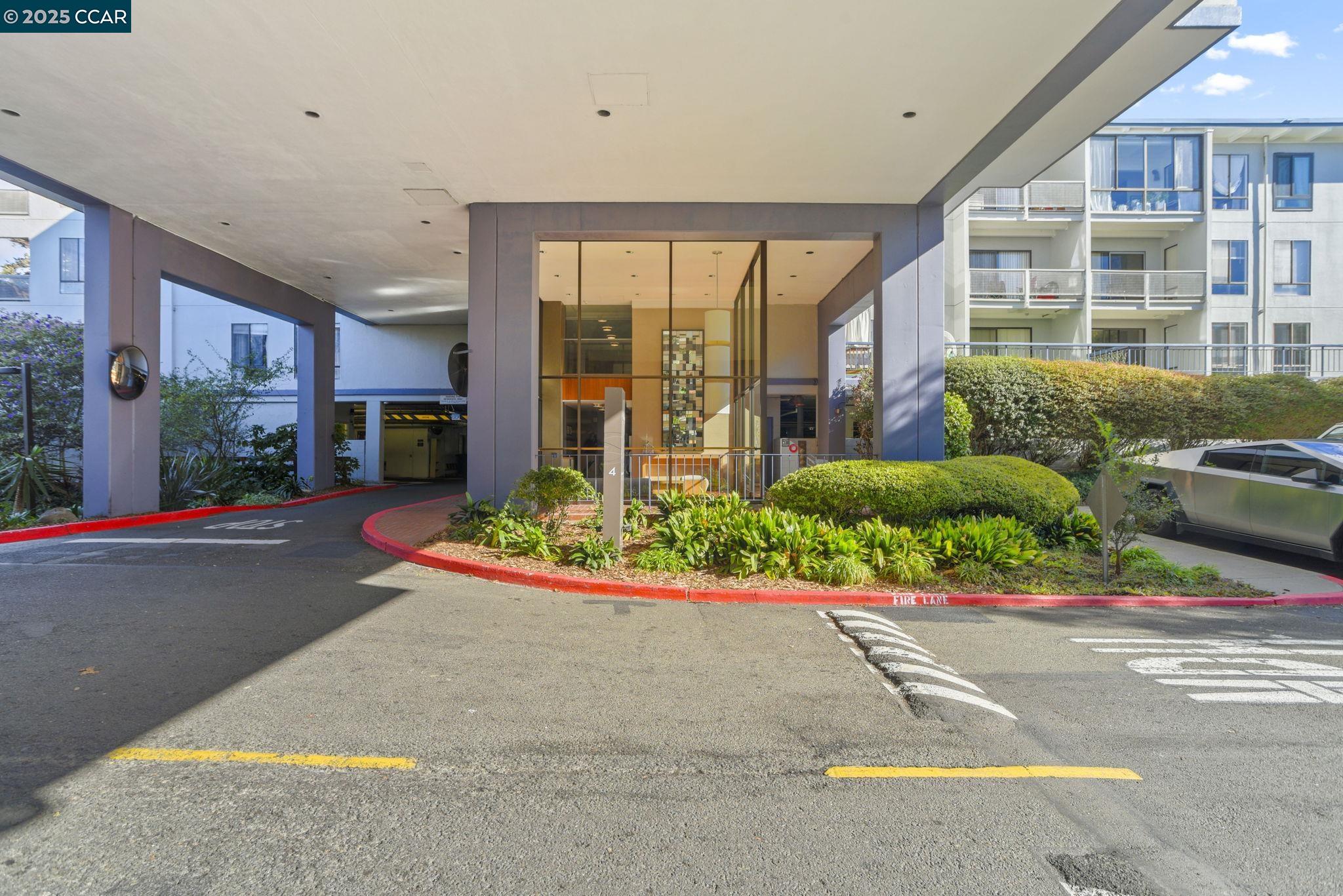 Detail Gallery Image 30 of 50 For 4 Commodore Drive #D335,  Emeryville,  CA 94608 - 1 Beds | 1 Baths