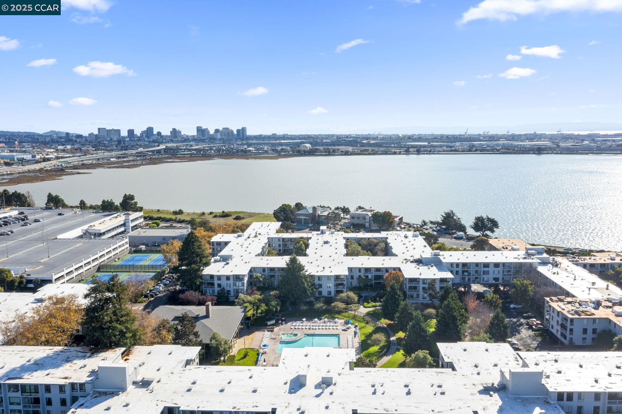 Detail Gallery Image 34 of 50 For 4 Commodore Drive #D335,  Emeryville,  CA 94608 - 1 Beds | 1 Baths