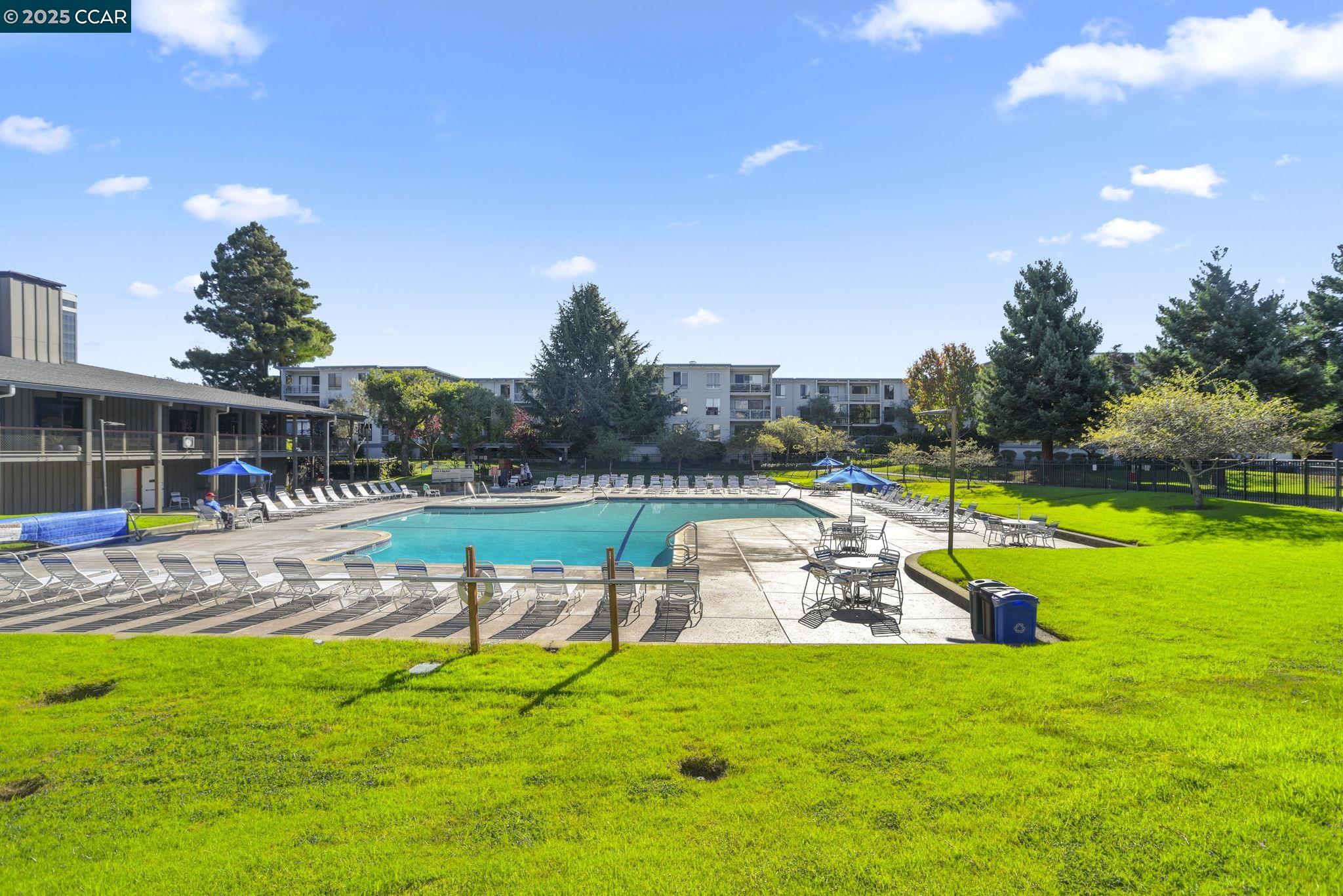 Detail Gallery Image 43 of 50 For 4 Commodore Drive #D335,  Emeryville,  CA 94608 - 1 Beds | 1 Baths