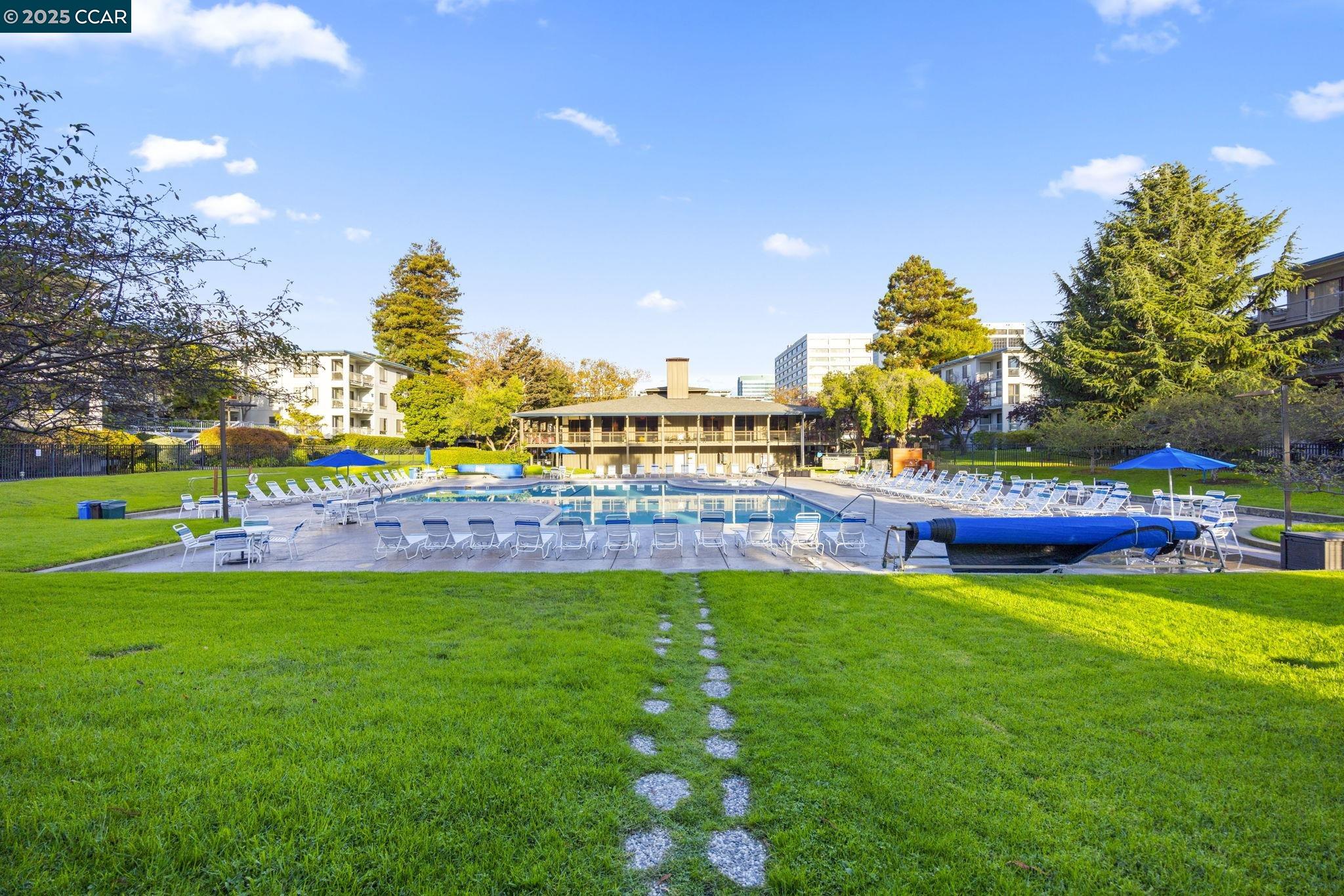 Detail Gallery Image 46 of 50 For 4 Commodore Drive #D335,  Emeryville,  CA 94608 - 1 Beds | 1 Baths