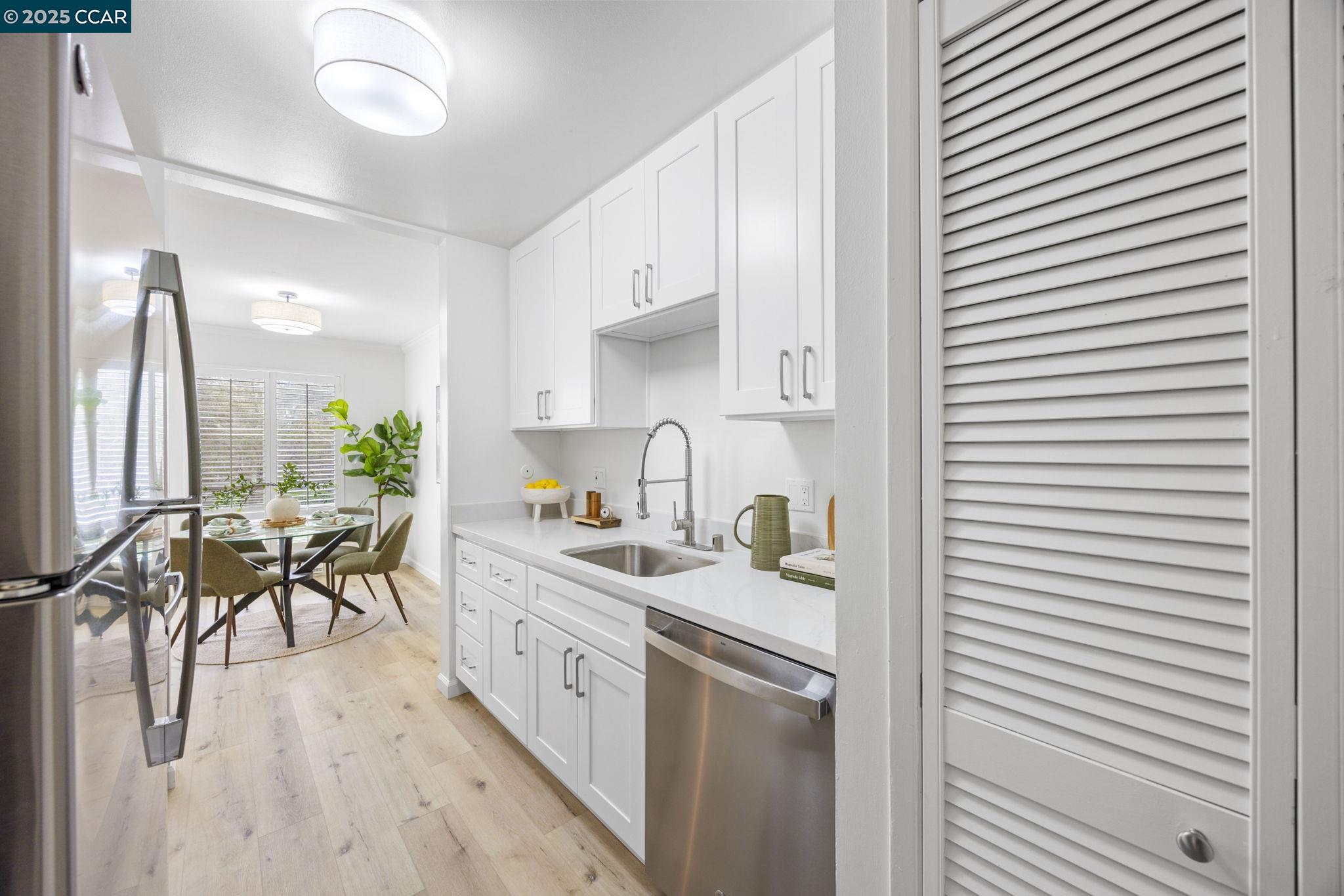 Detail Gallery Image 8 of 50 For 4 Commodore Drive #D335,  Emeryville,  CA 94608 - 1 Beds | 1 Baths