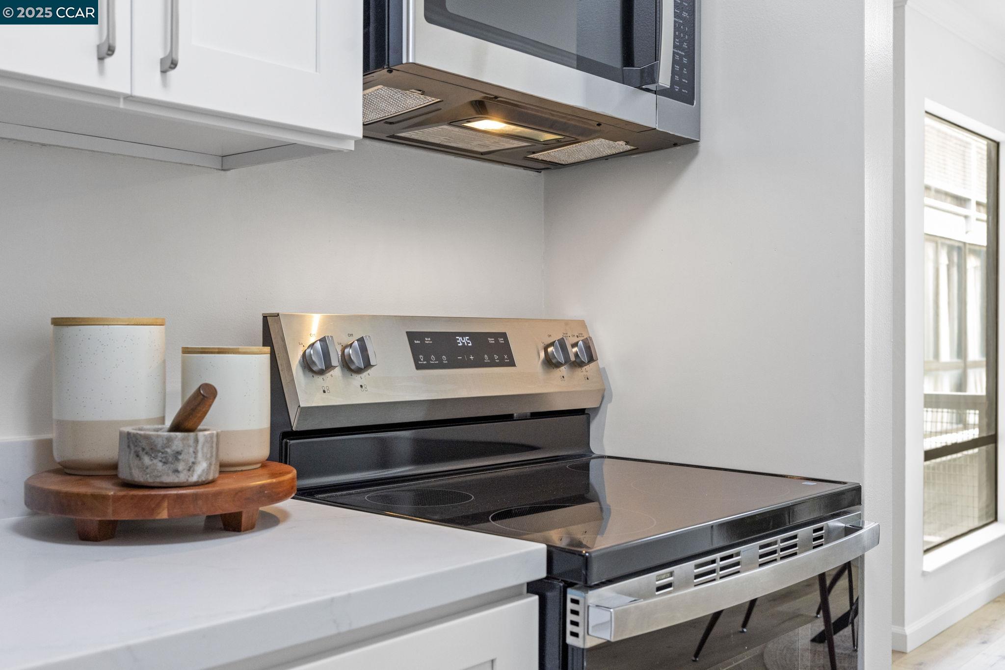 Detail Gallery Image 9 of 50 For 4 Commodore Drive #D335,  Emeryville,  CA 94608 - 1 Beds | 1 Baths