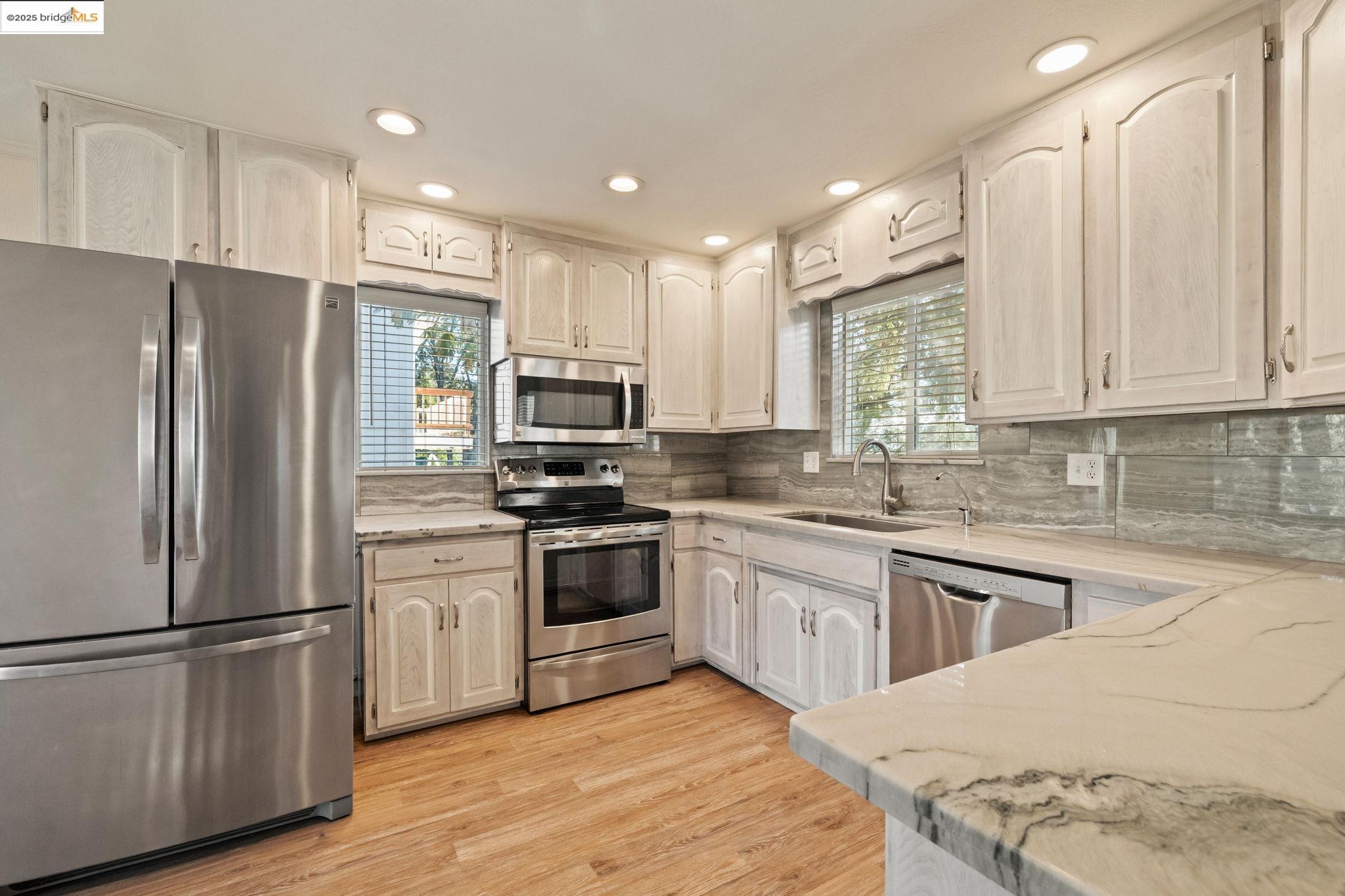 Detail Gallery Image 12 of 48 For 21916 Phoenix Lake, Sonora,  CA 95370 - 3 Beds | 2 Baths