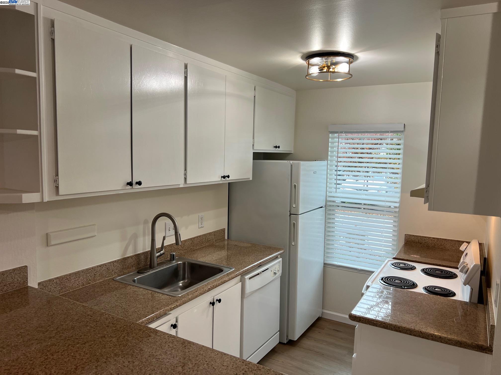 Detail Gallery Image 3 of 23 For 3499 Norton Way #8,  Pleasanton,  CA 94566 - 2 Beds | 1 Baths