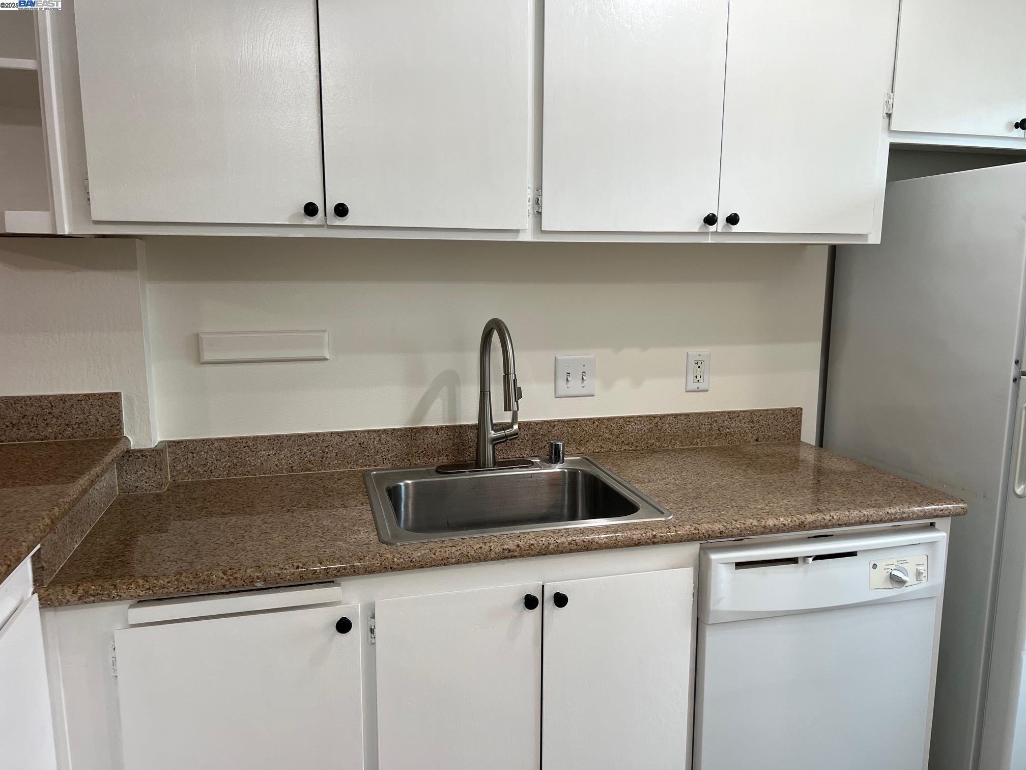 Detail Gallery Image 5 of 23 For 3499 Norton Way #8,  Pleasanton,  CA 94566 - 2 Beds | 1 Baths