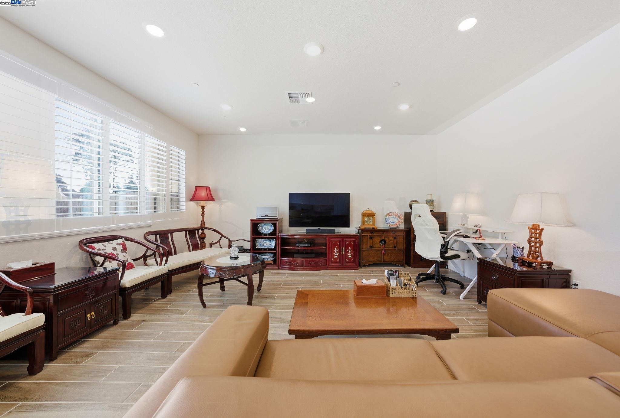 Detail Gallery Image 16 of 59 For 4158 Markovich Ct, Richmond,  CA 94806 - 4 Beds | 3 Baths